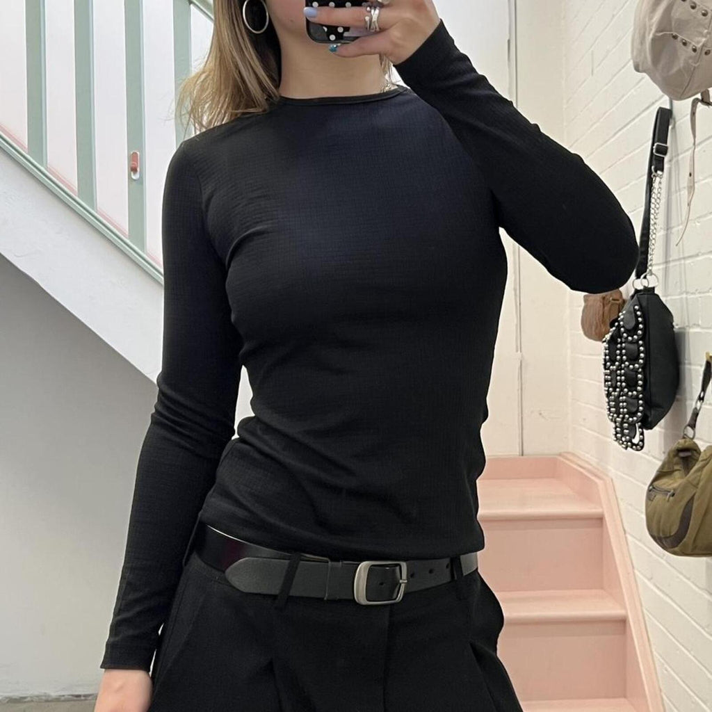 black long sleeve fitted vintage top