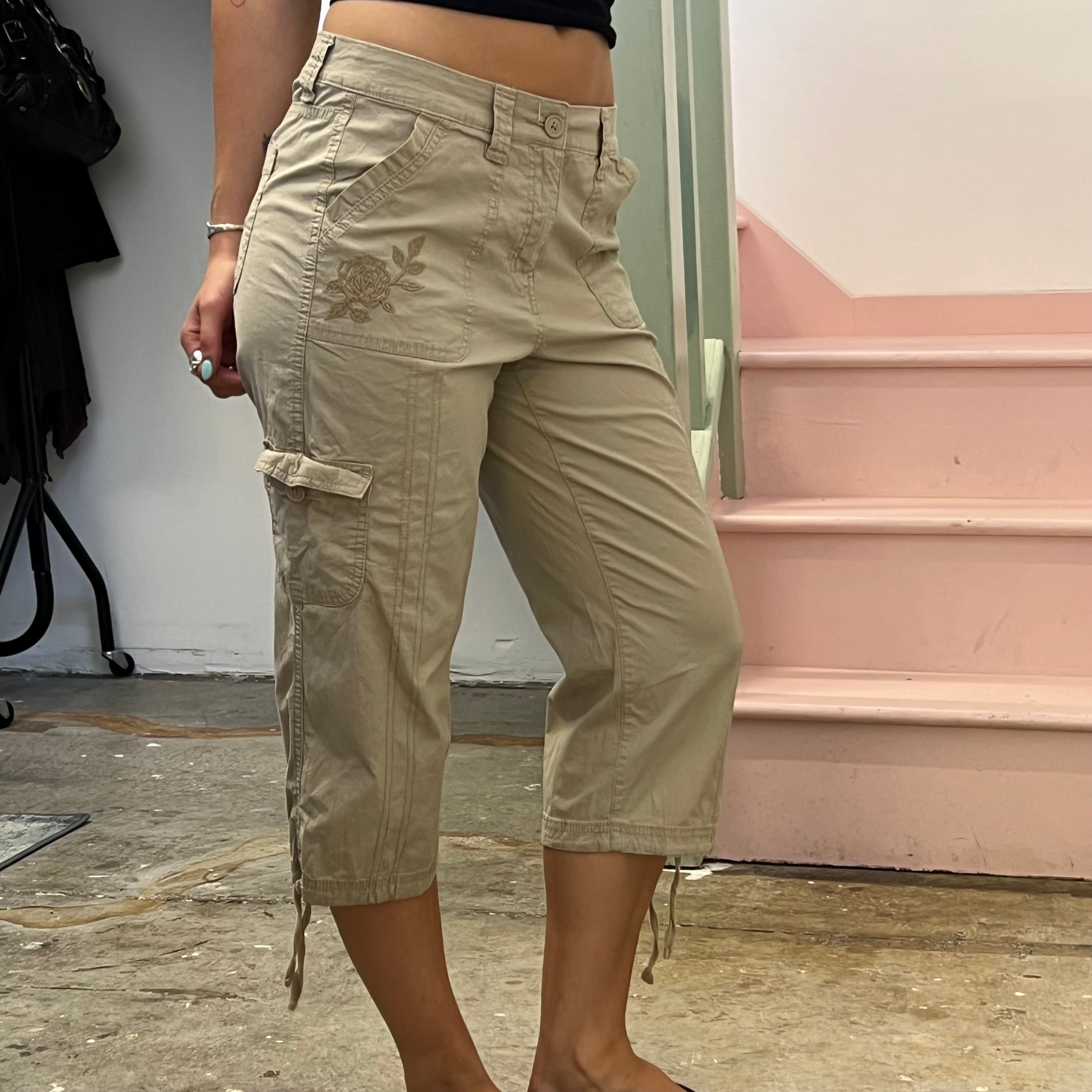 Cream floral embroidered cinched capris
