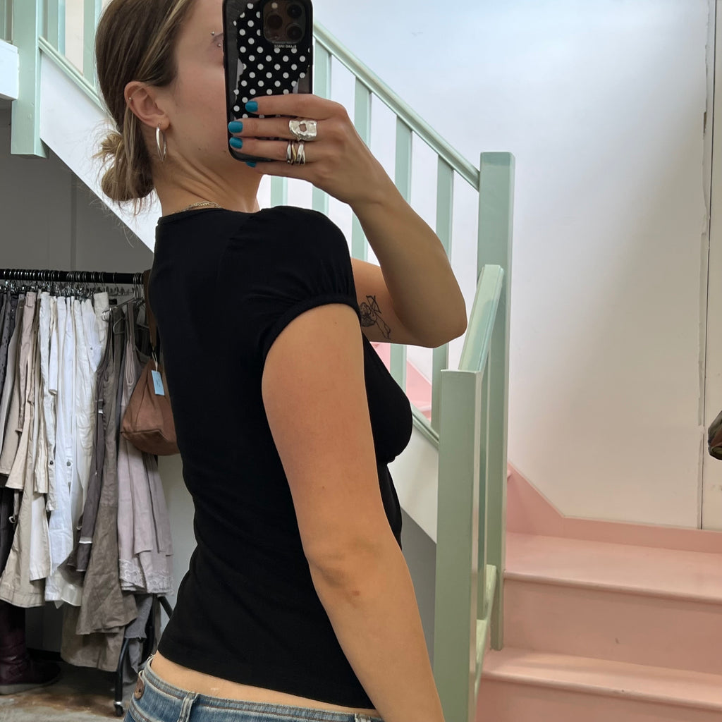 Black v neck fitted tee
