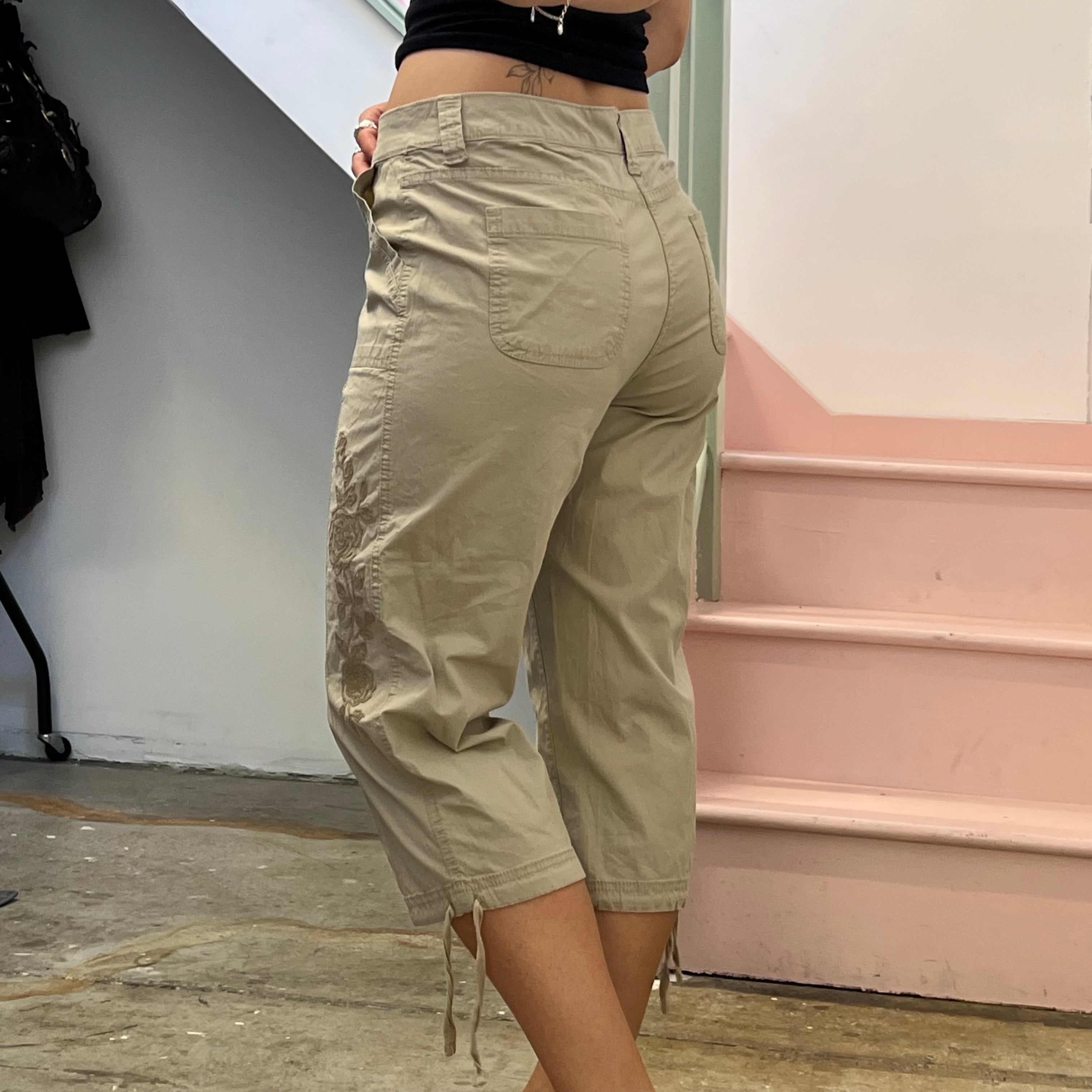 Cream floral embroidered cinched capris