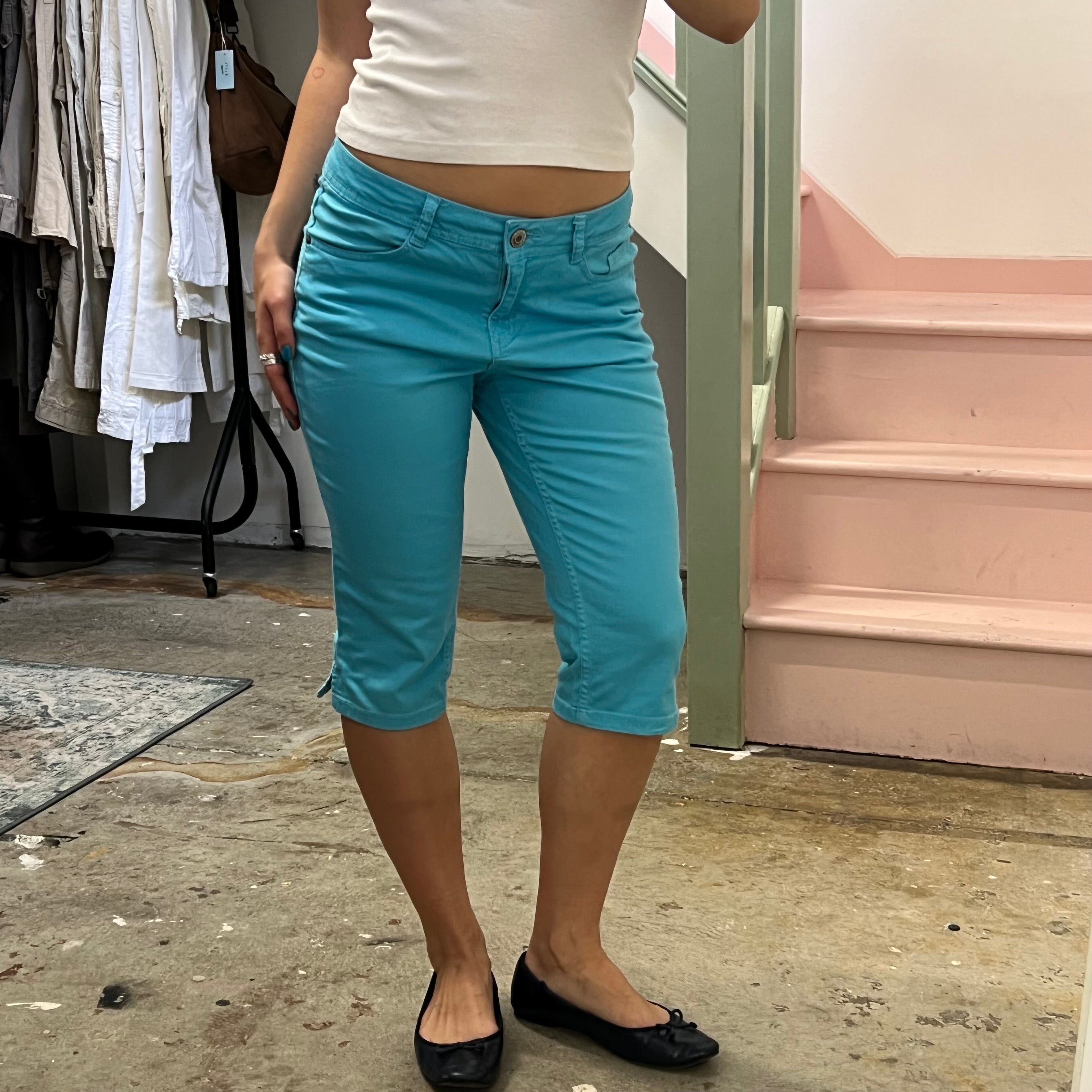 Blue low rise denim capris