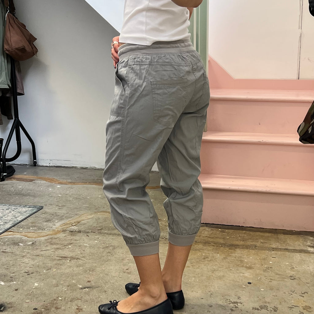Grey bubble capris