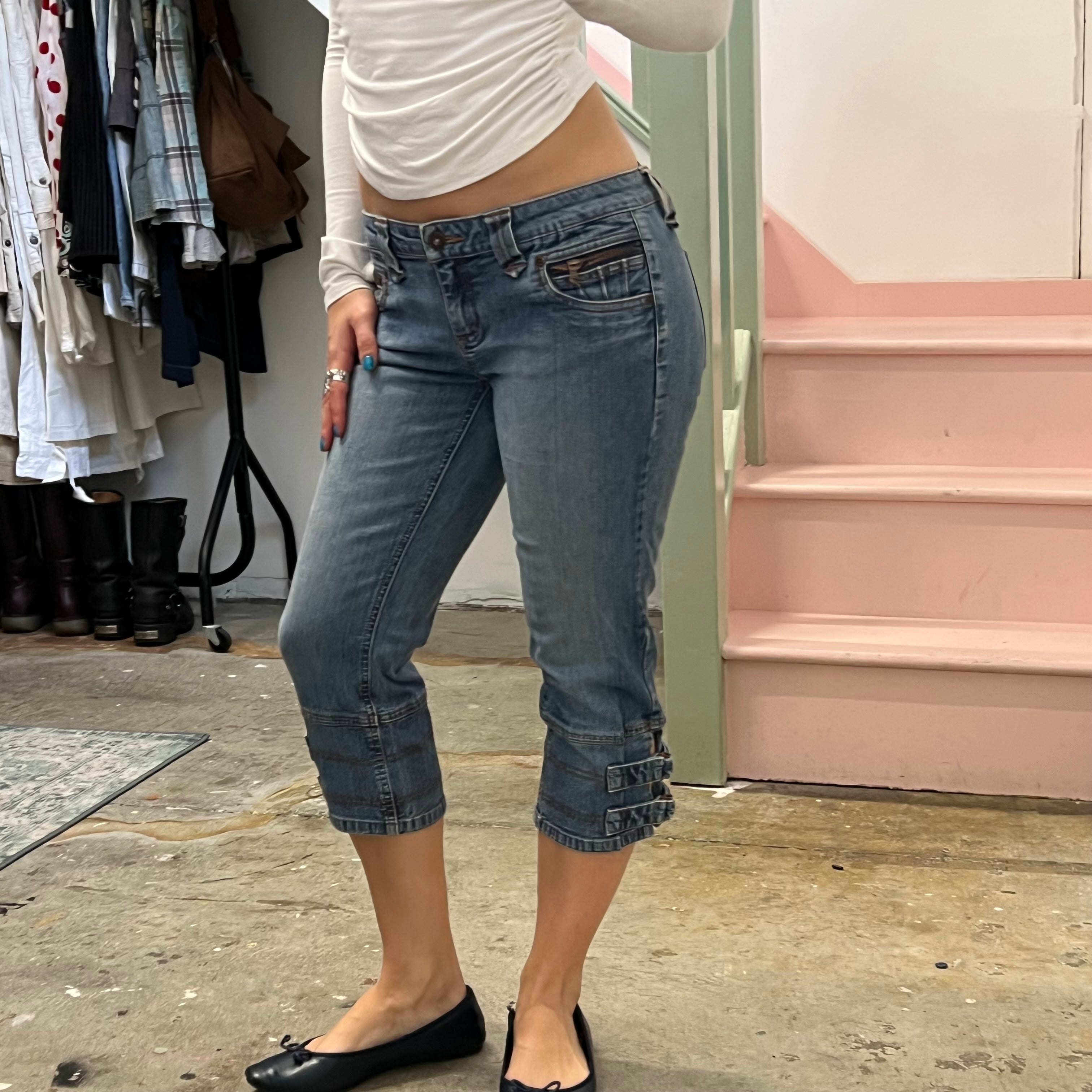 Mid wash fitted denim capris with buckle detail