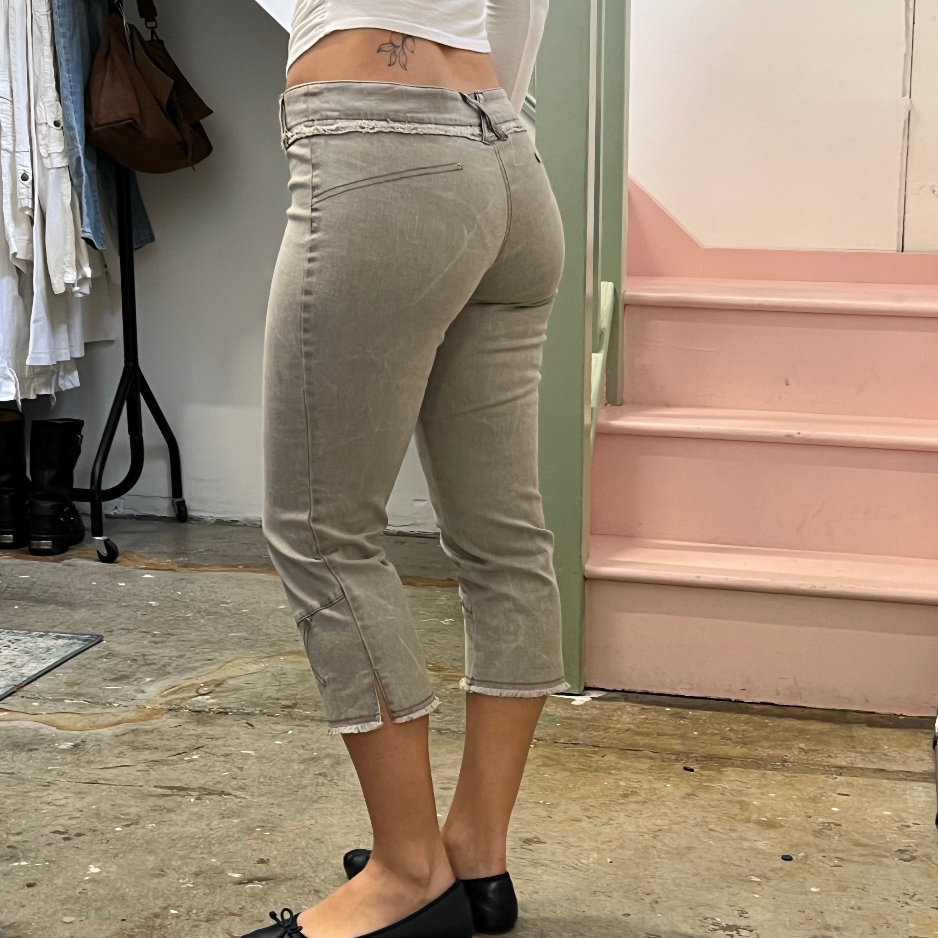 Grey denim fitted capris