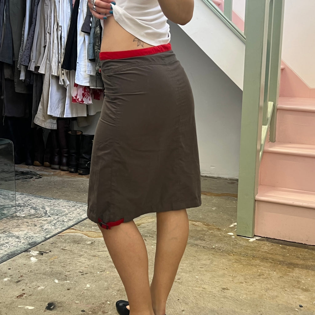 Khaki fitted cargo midi skirt with red trim