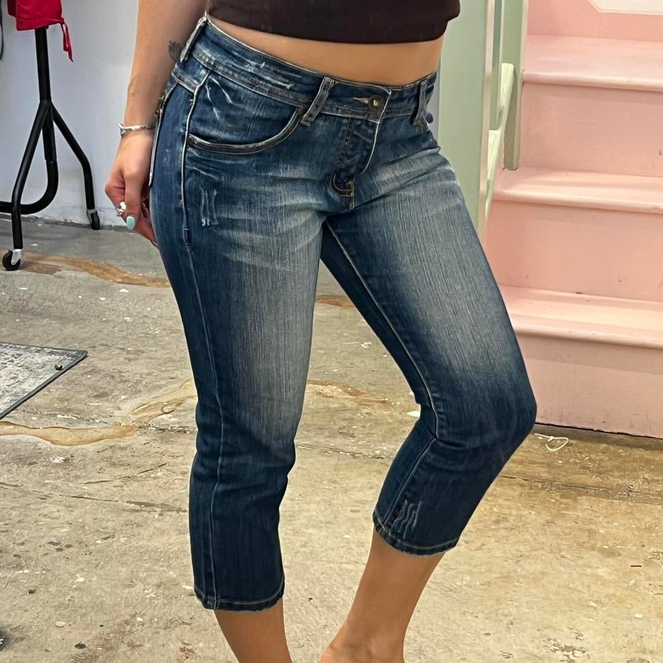 Dark wash fitted denim capris