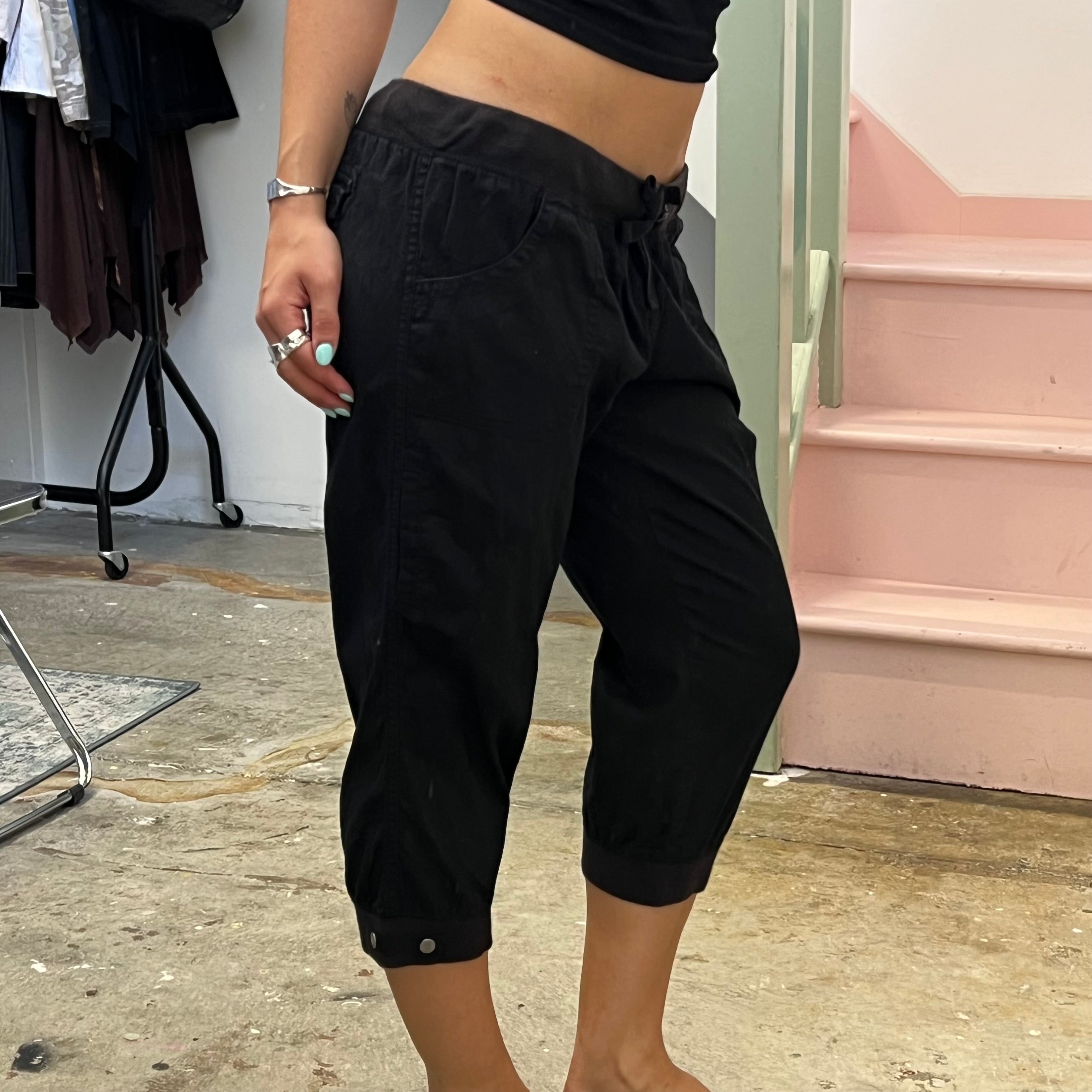 Guess black cinched cargo capris
