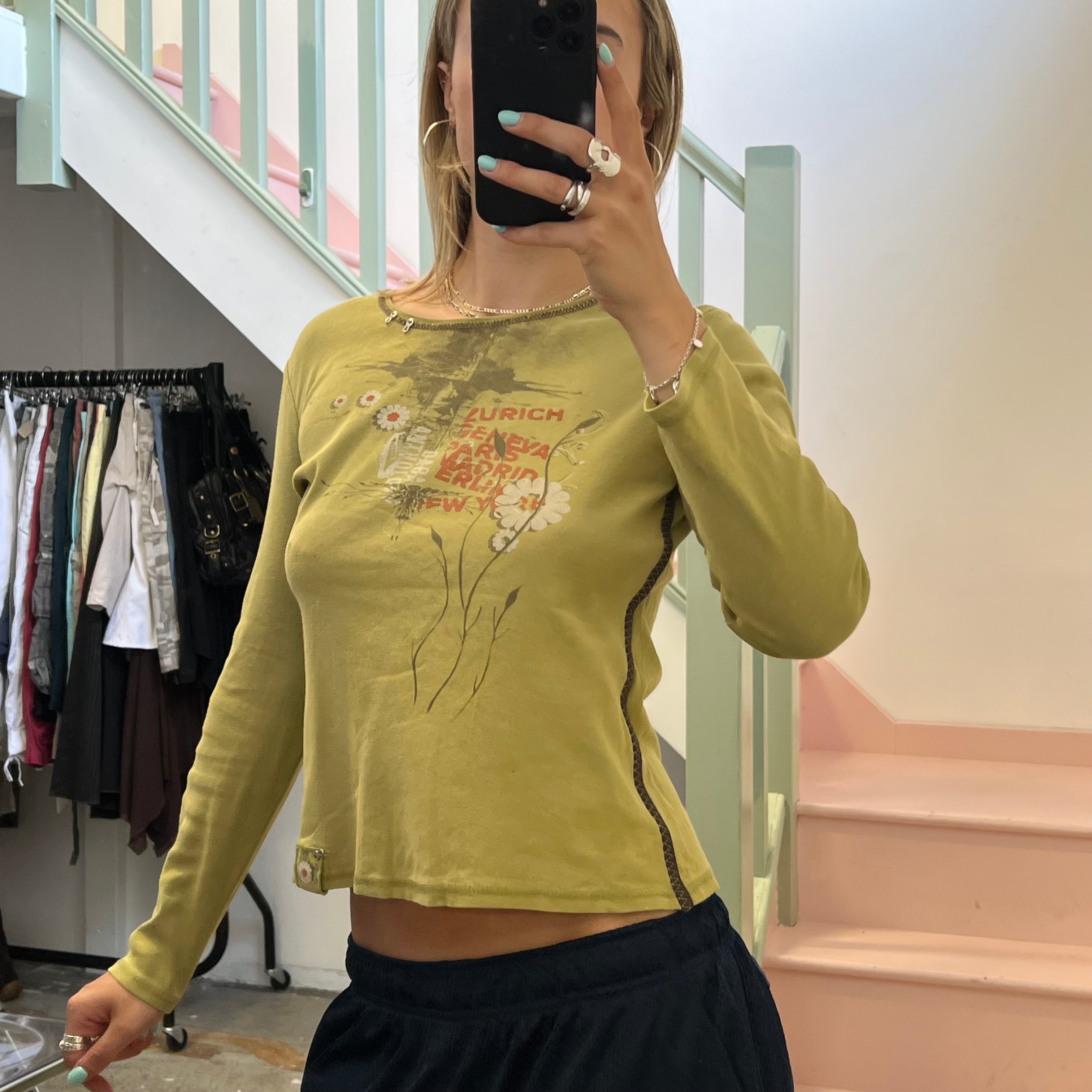 Green graphic print long sleeve top