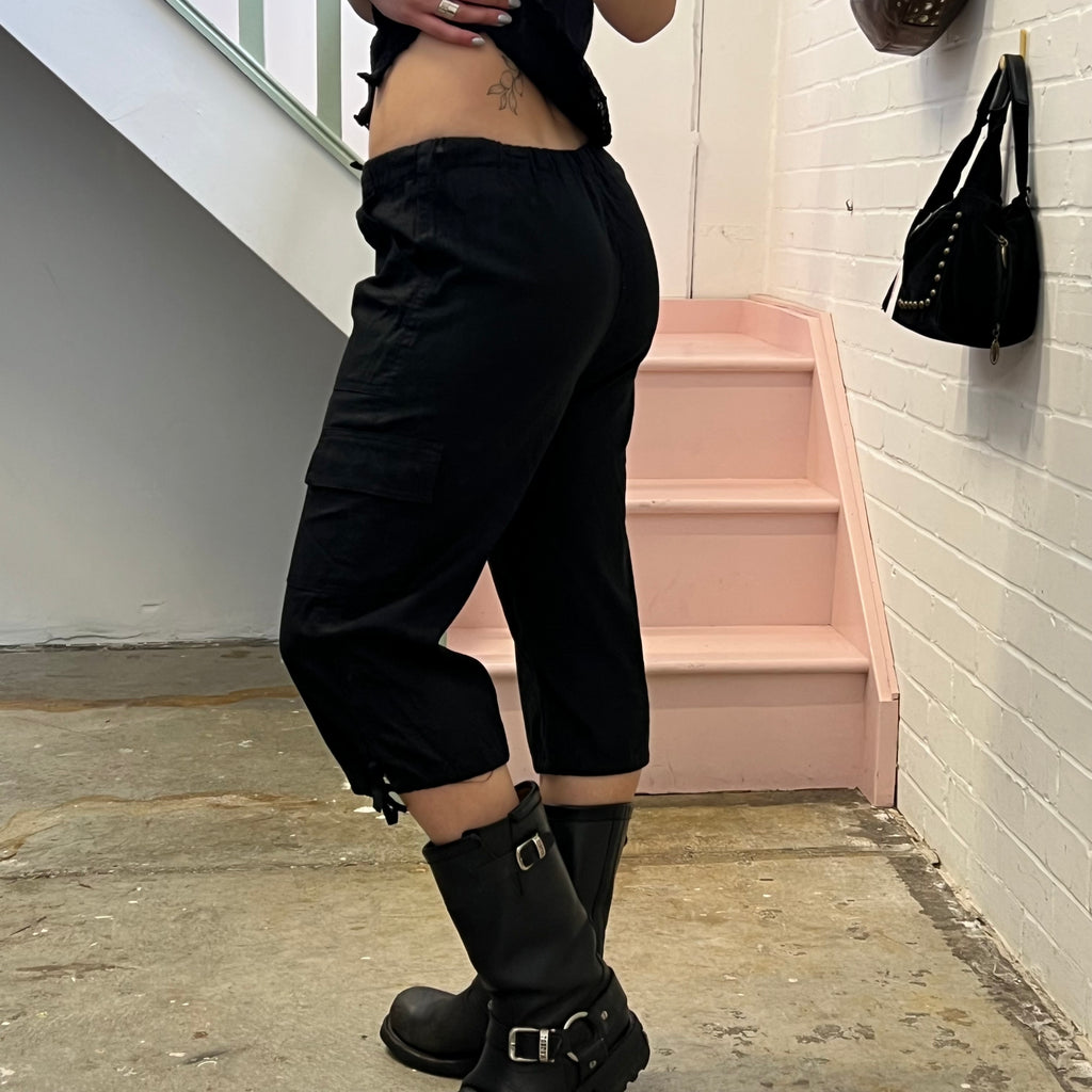 Black linen capris