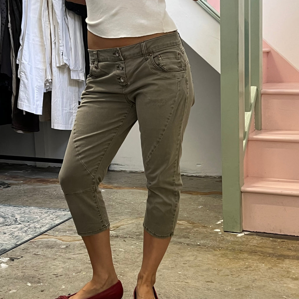 Khaki fitted slim leg capris