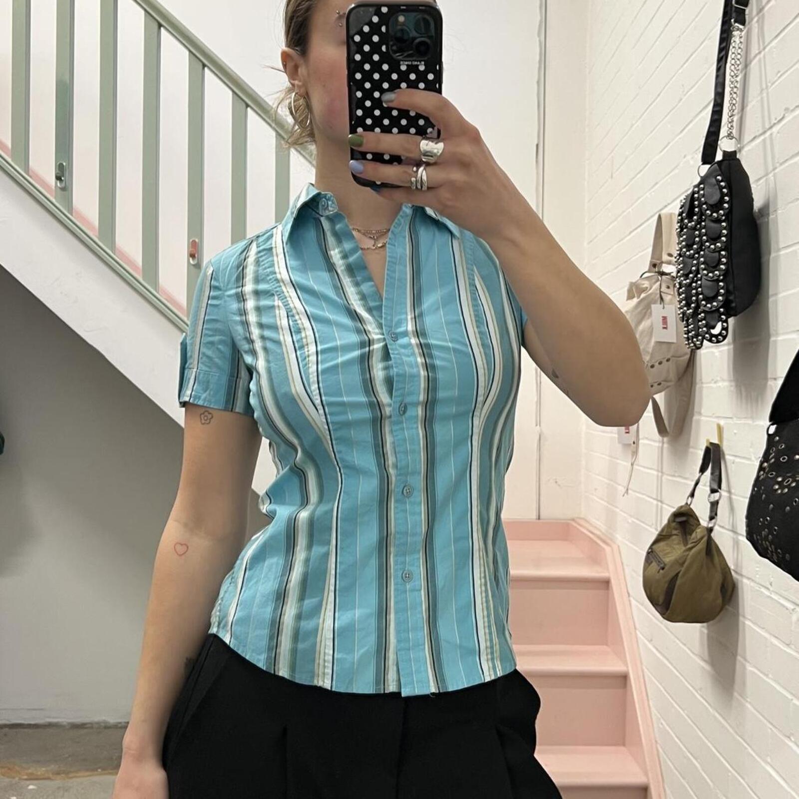 Blue and white striped fitted vintage short sleeve shirt
