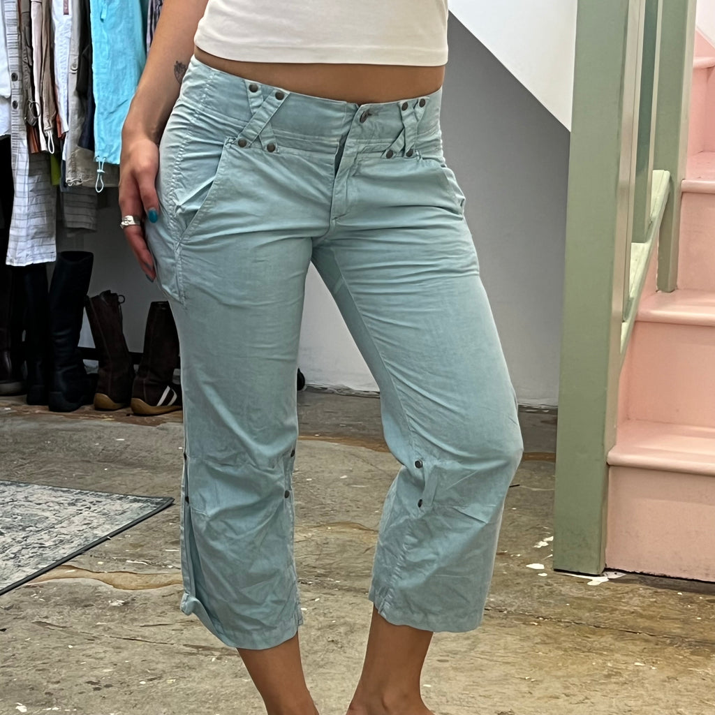 Fishbone baby blue fitted capris