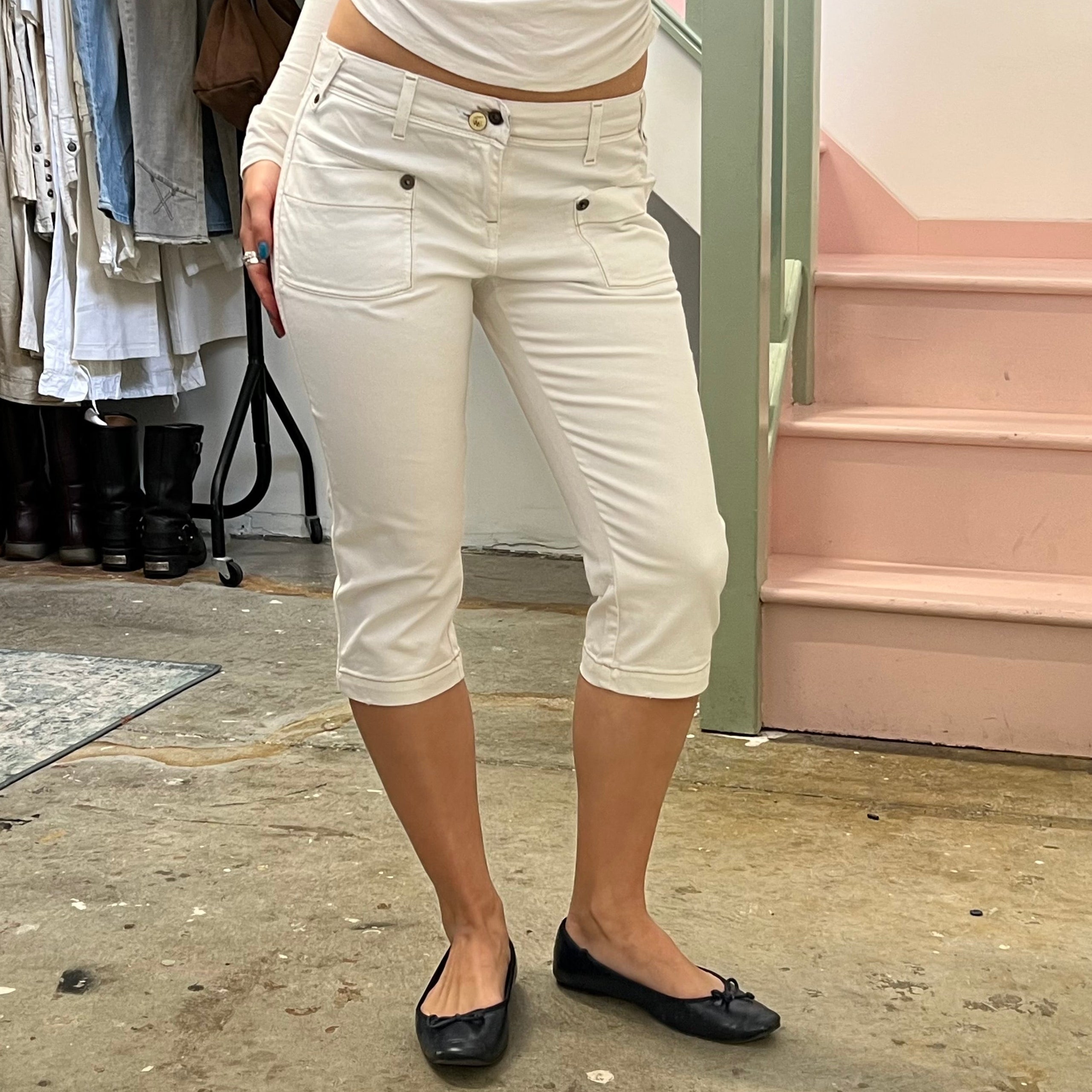 White fitted denim capris