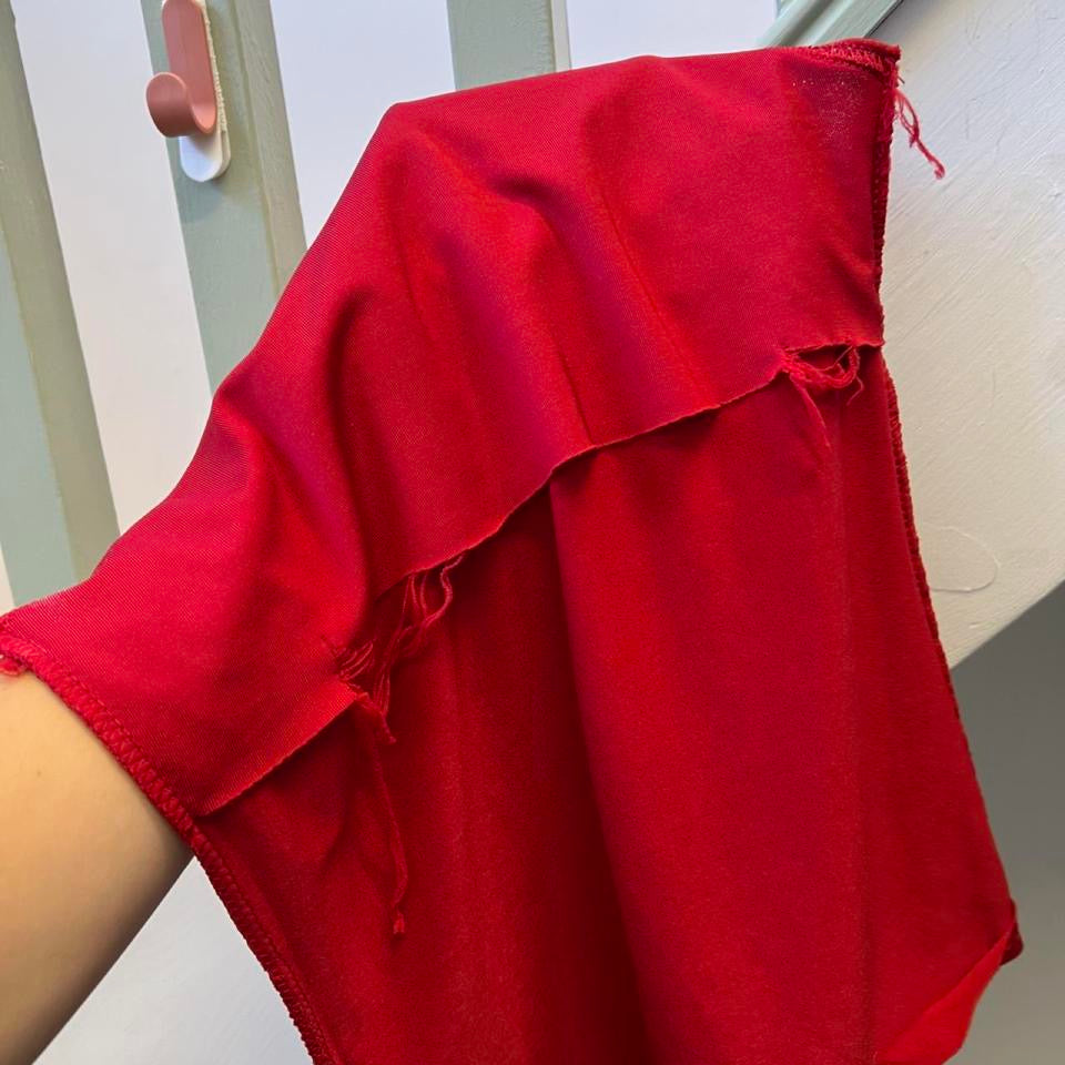 Red fitted slinky boat neck tee