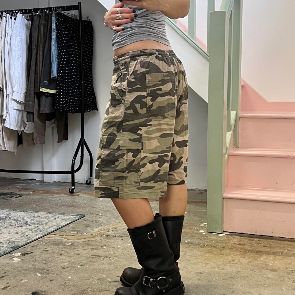 Khaki camo print baggy shorts