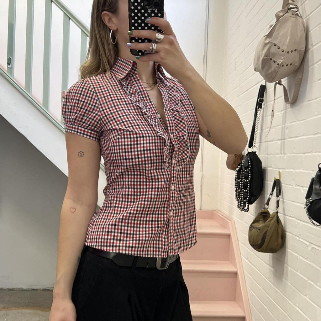 Red and navy checkered fitted vintage short sleeve shirt