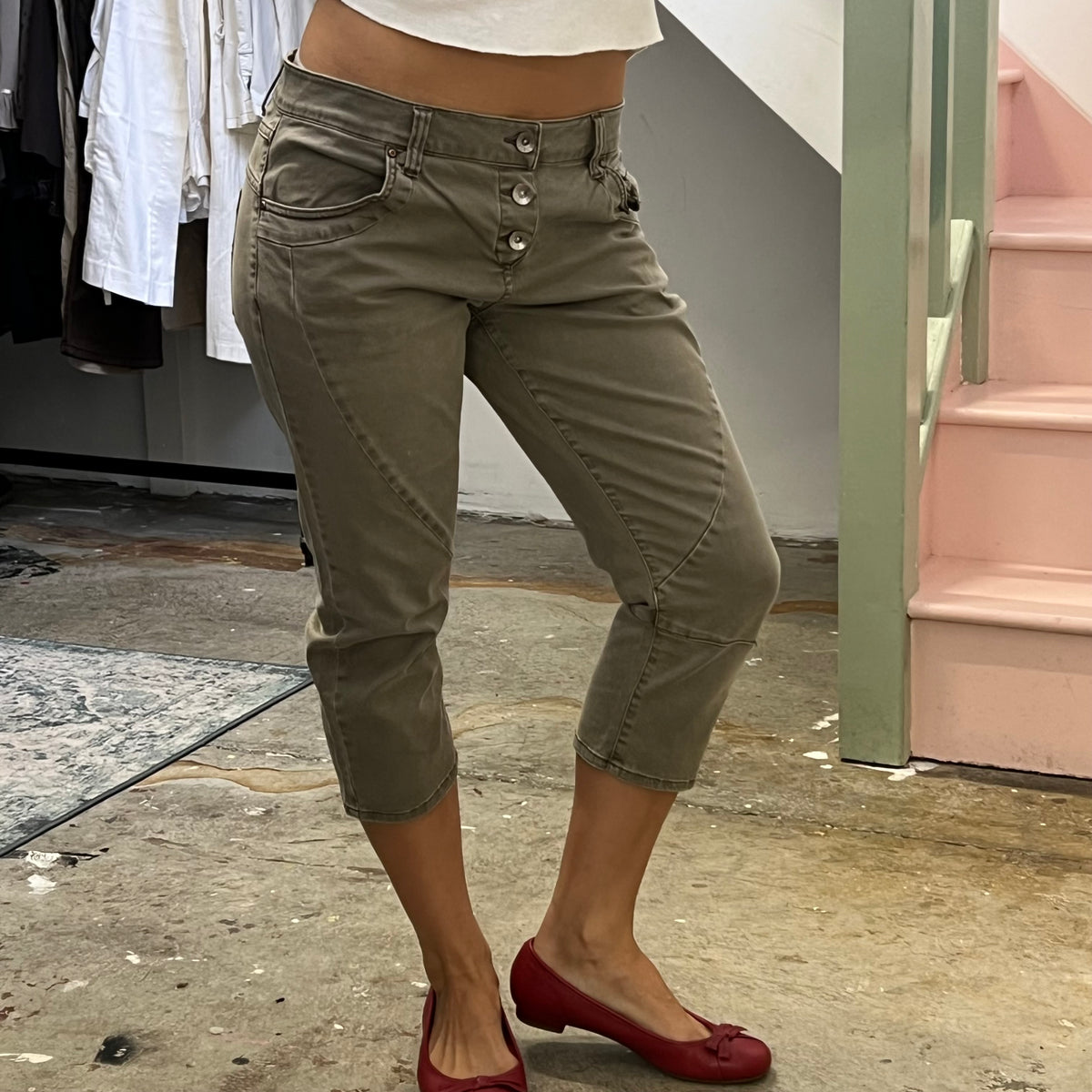 Khaki fitted slim leg capris