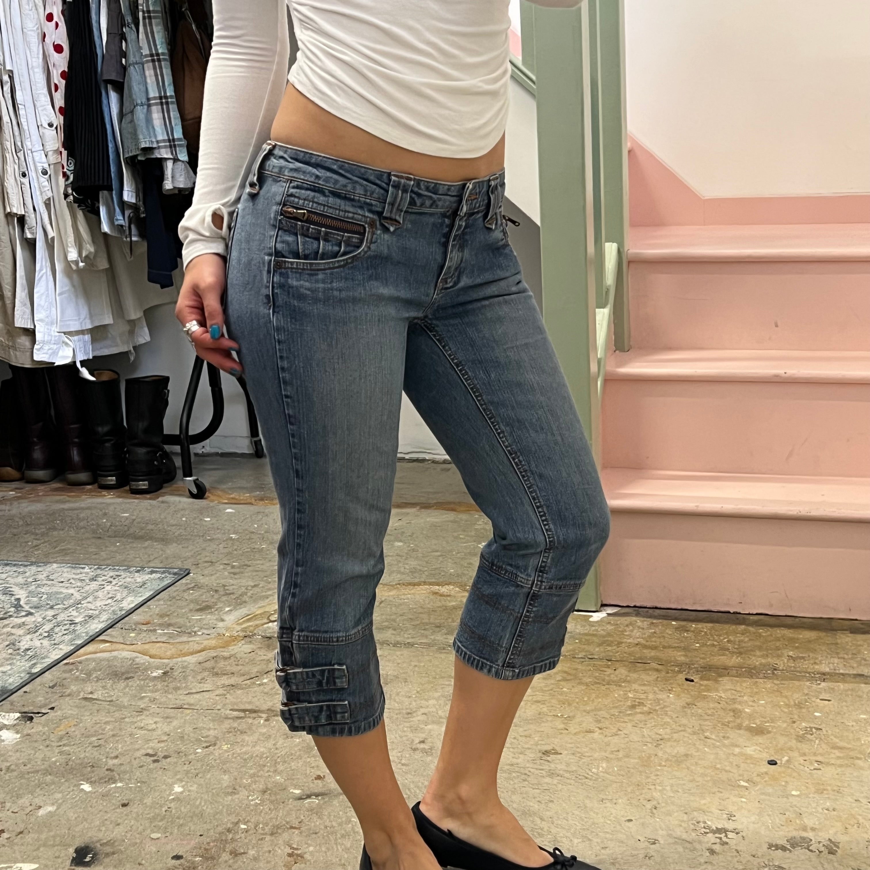 Mid wash fitted denim capris with buckle detail