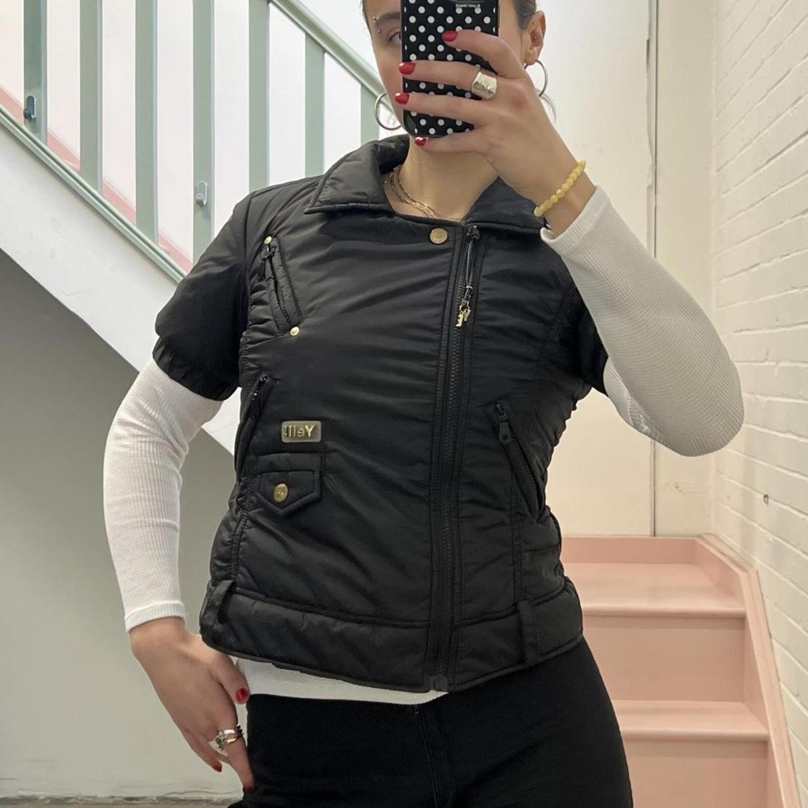 Yell short sleeve black vintage puffer jacket