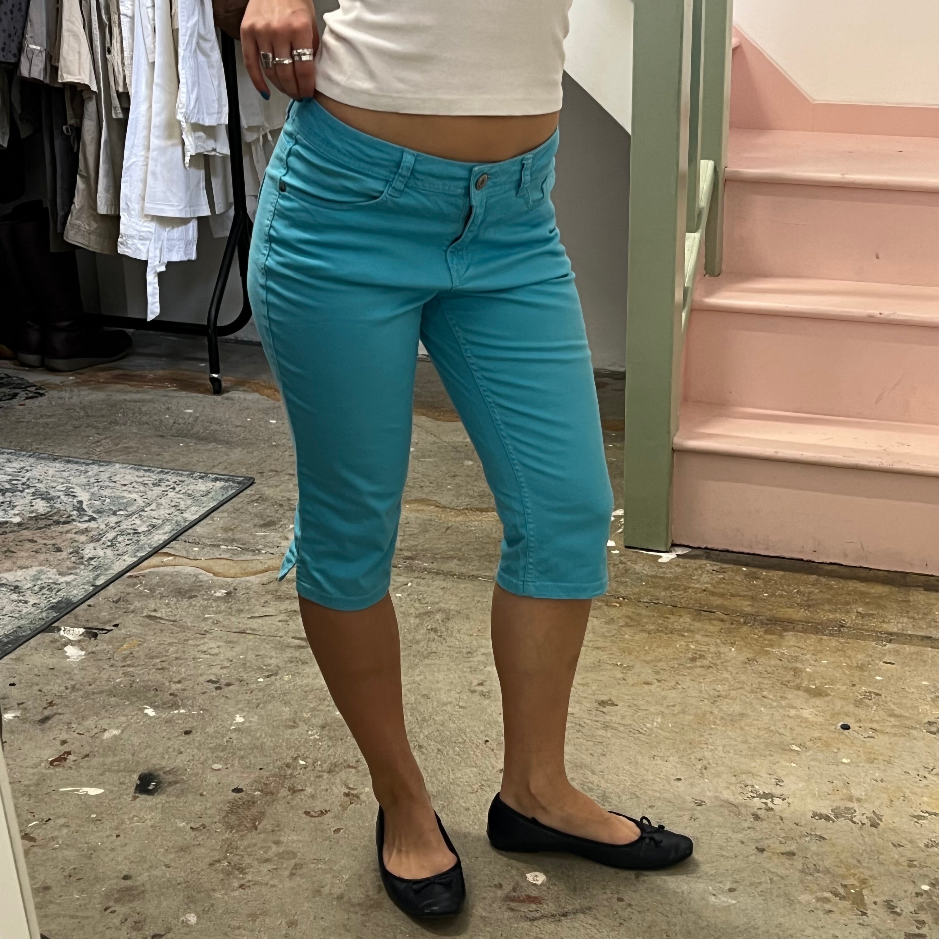 Blue low rise denim capris