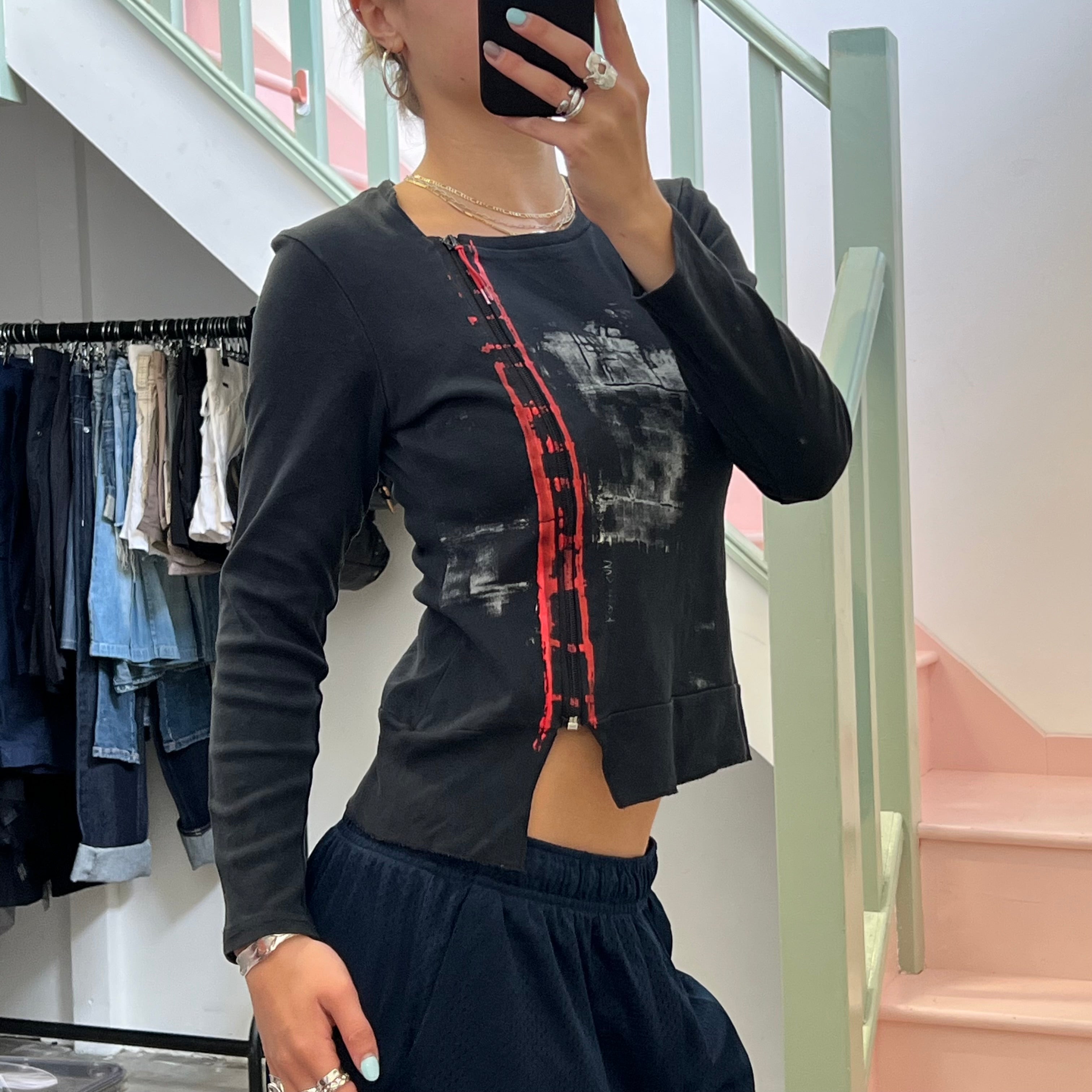 Black and red graphic print zip top