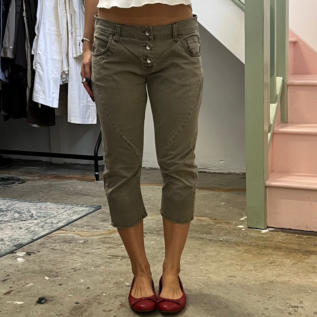 Khaki fitted slim leg capris