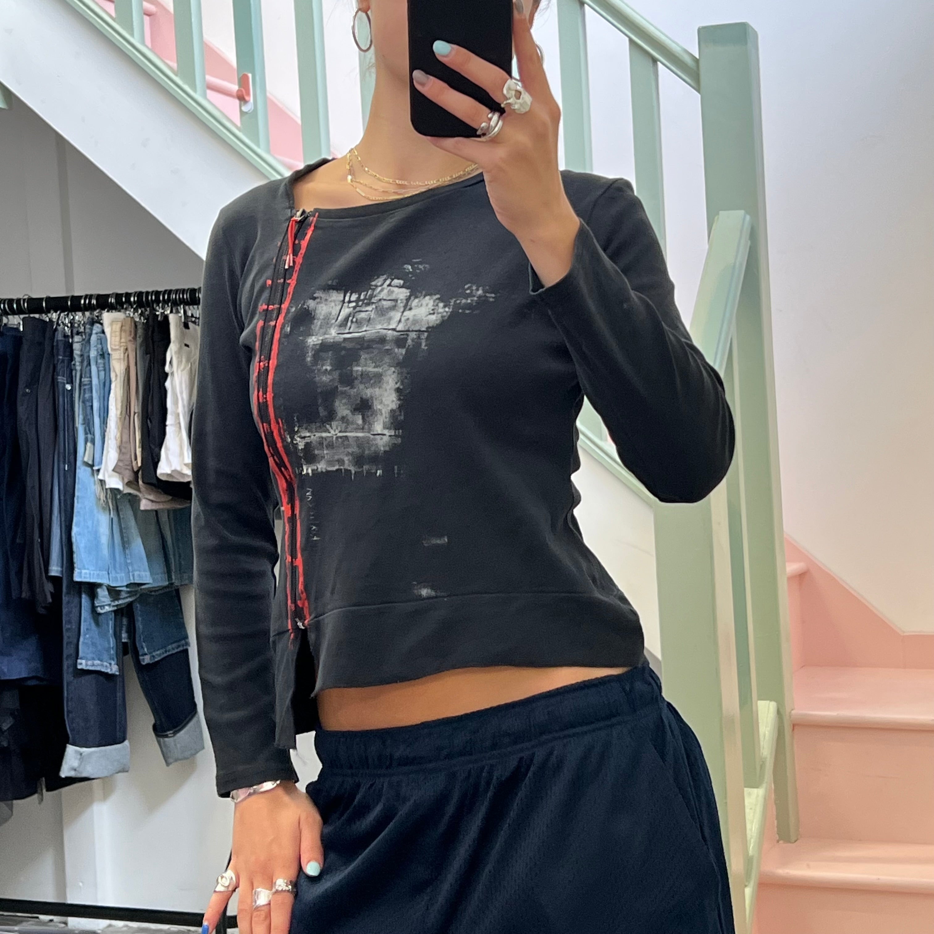 Black and red graphic print zip top