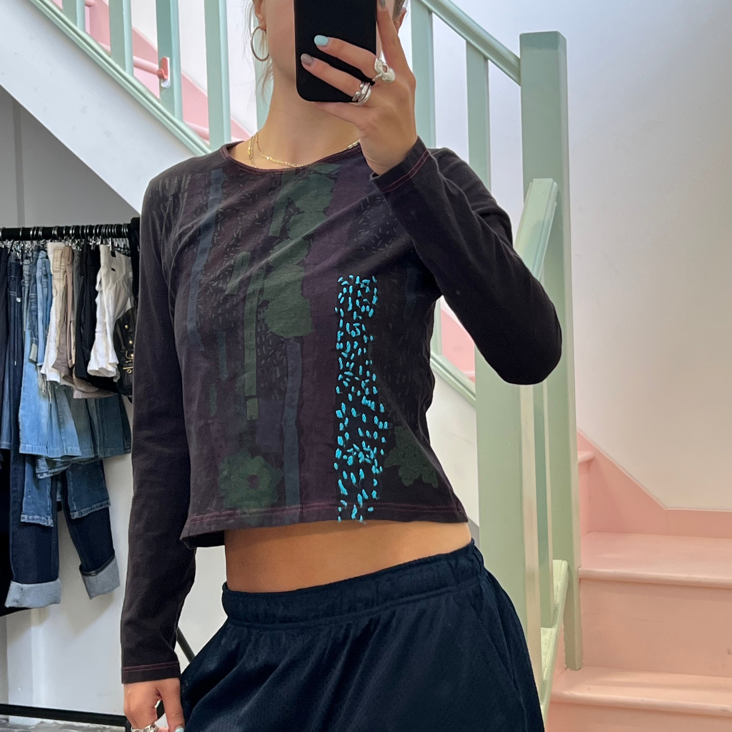 Black graphic print long sleeve top