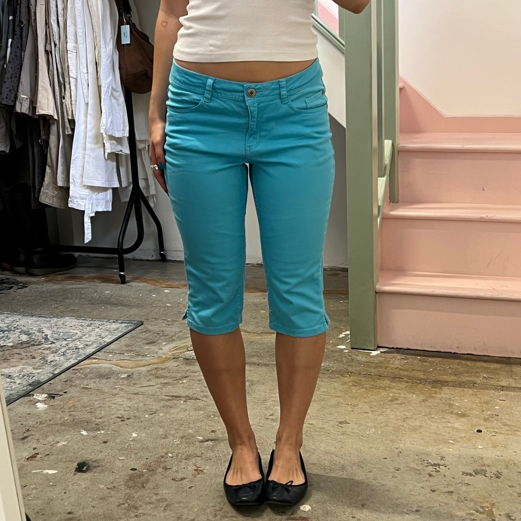 Blue low rise denim capris