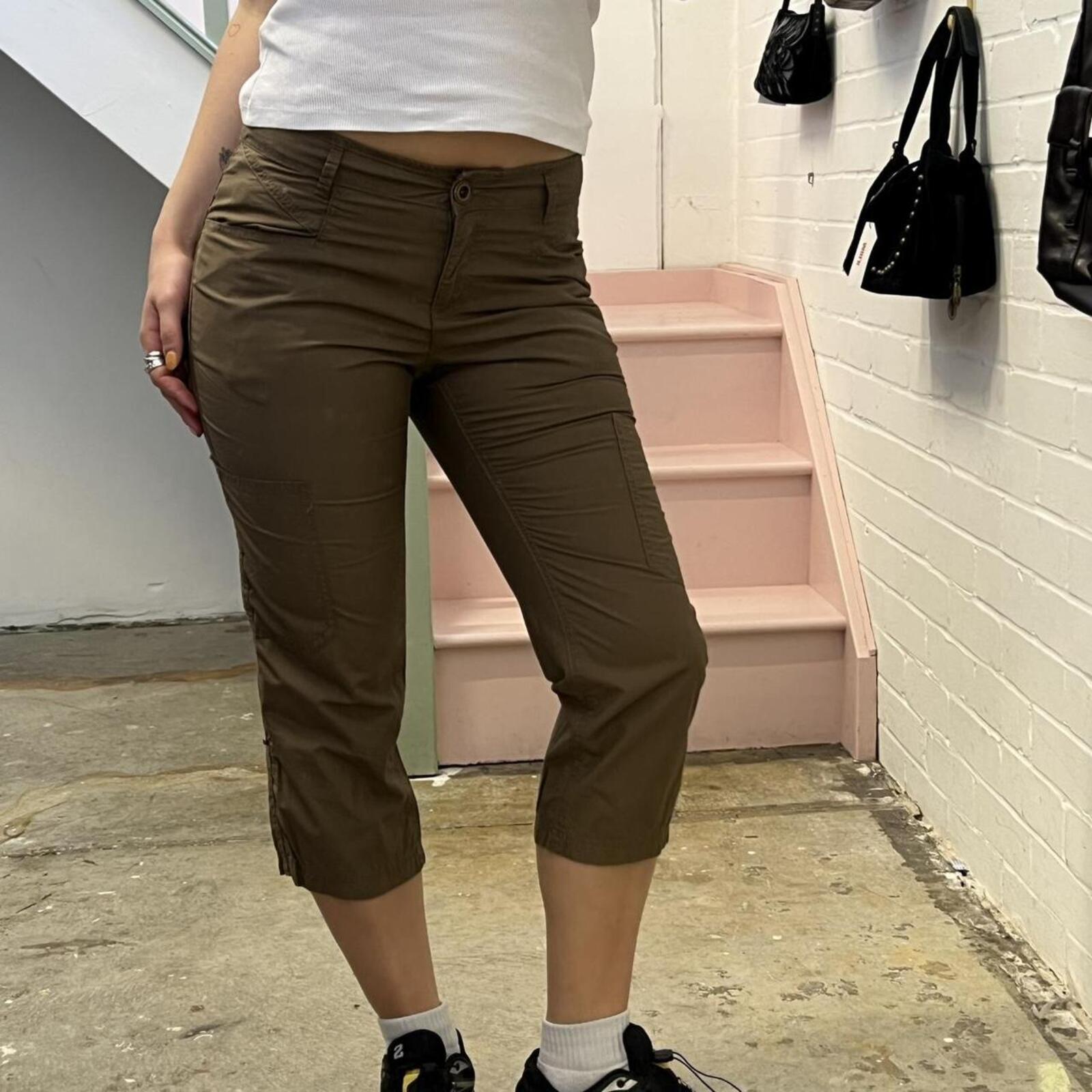 khaki brown low rise fitted vintage capri cargos