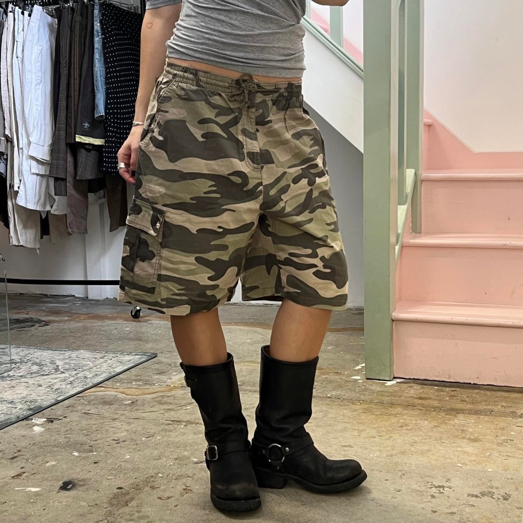 Khaki camo print baggy shorts