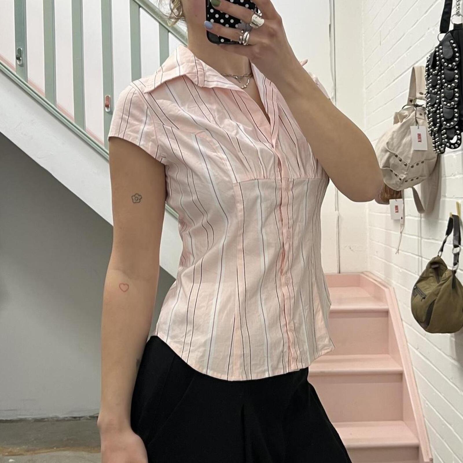 Pink and white striped fitted vintage short sleeve shirt