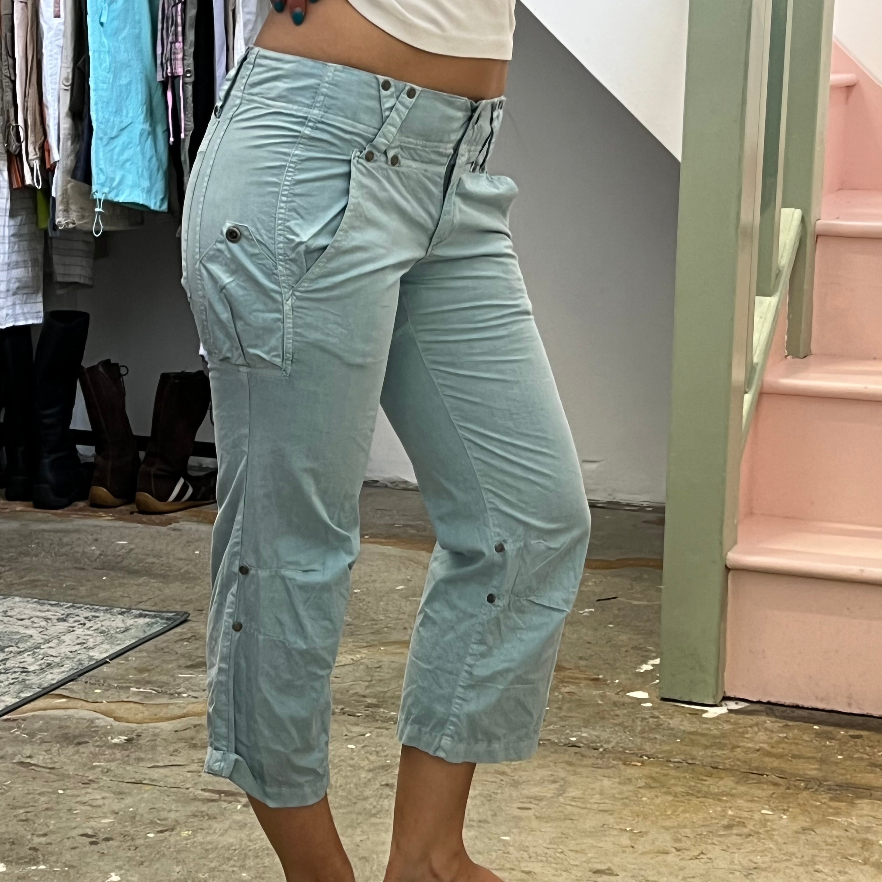 Fishbone baby blue fitted capris