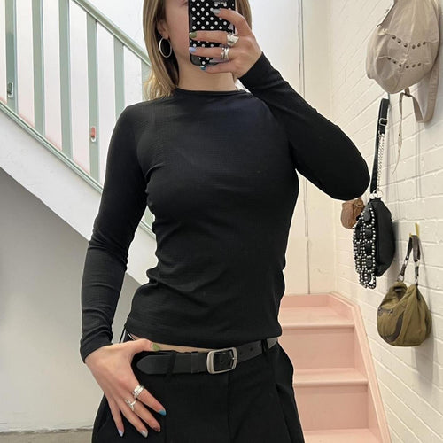 black long sleeve fitted vintage top