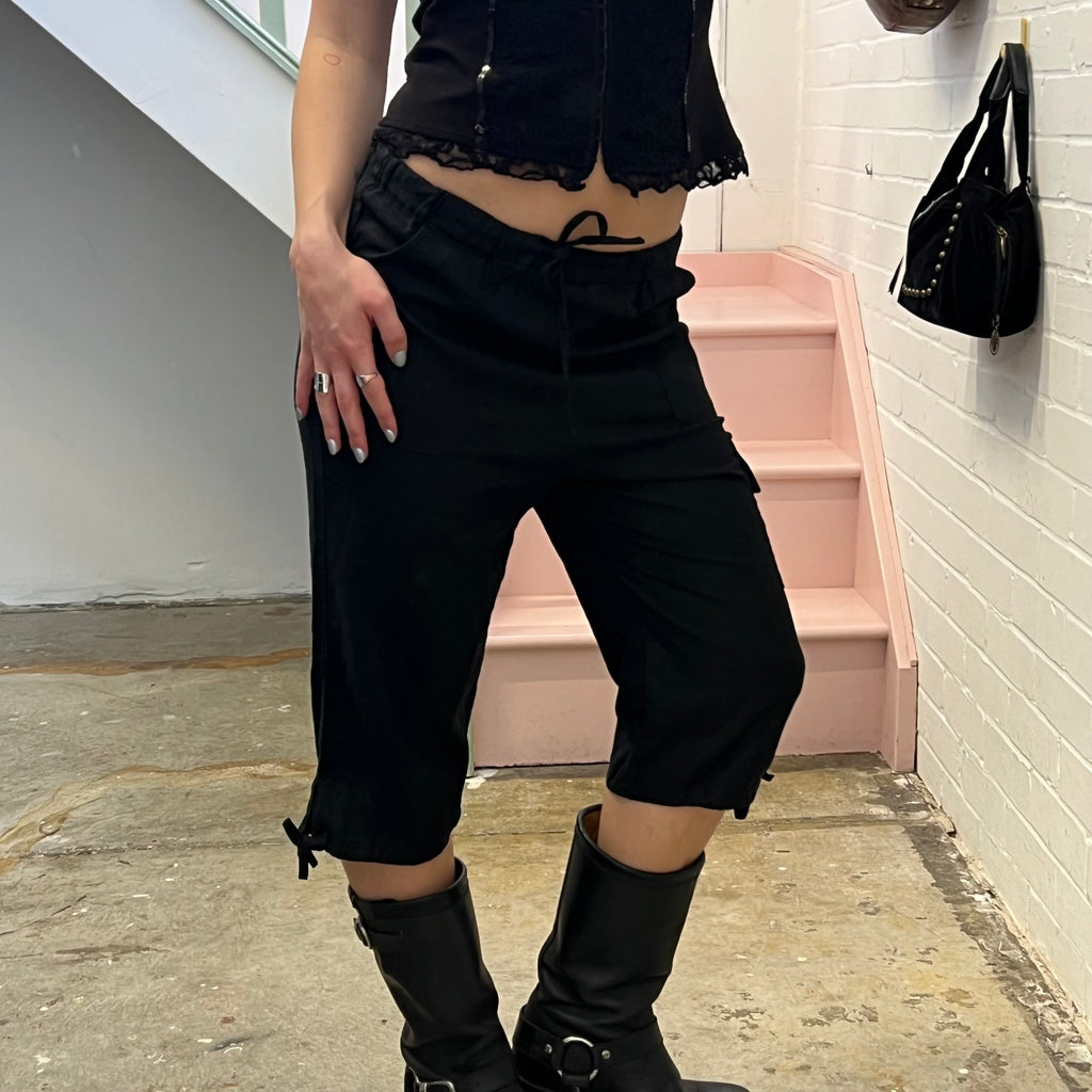 Black linen capris