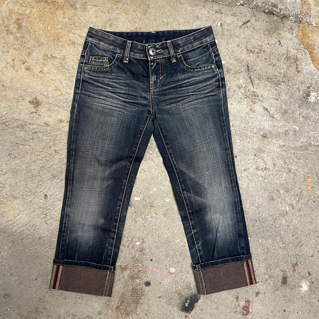 Dark wash fitted fold hem denim capris