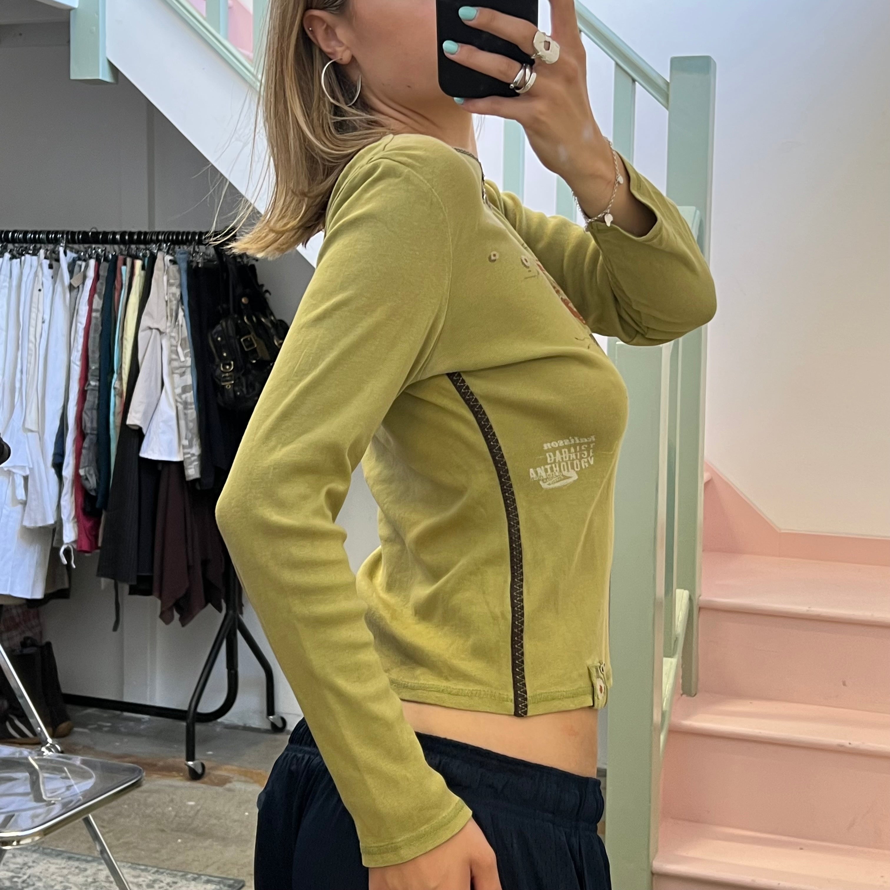 Green graphic print long sleeve top
