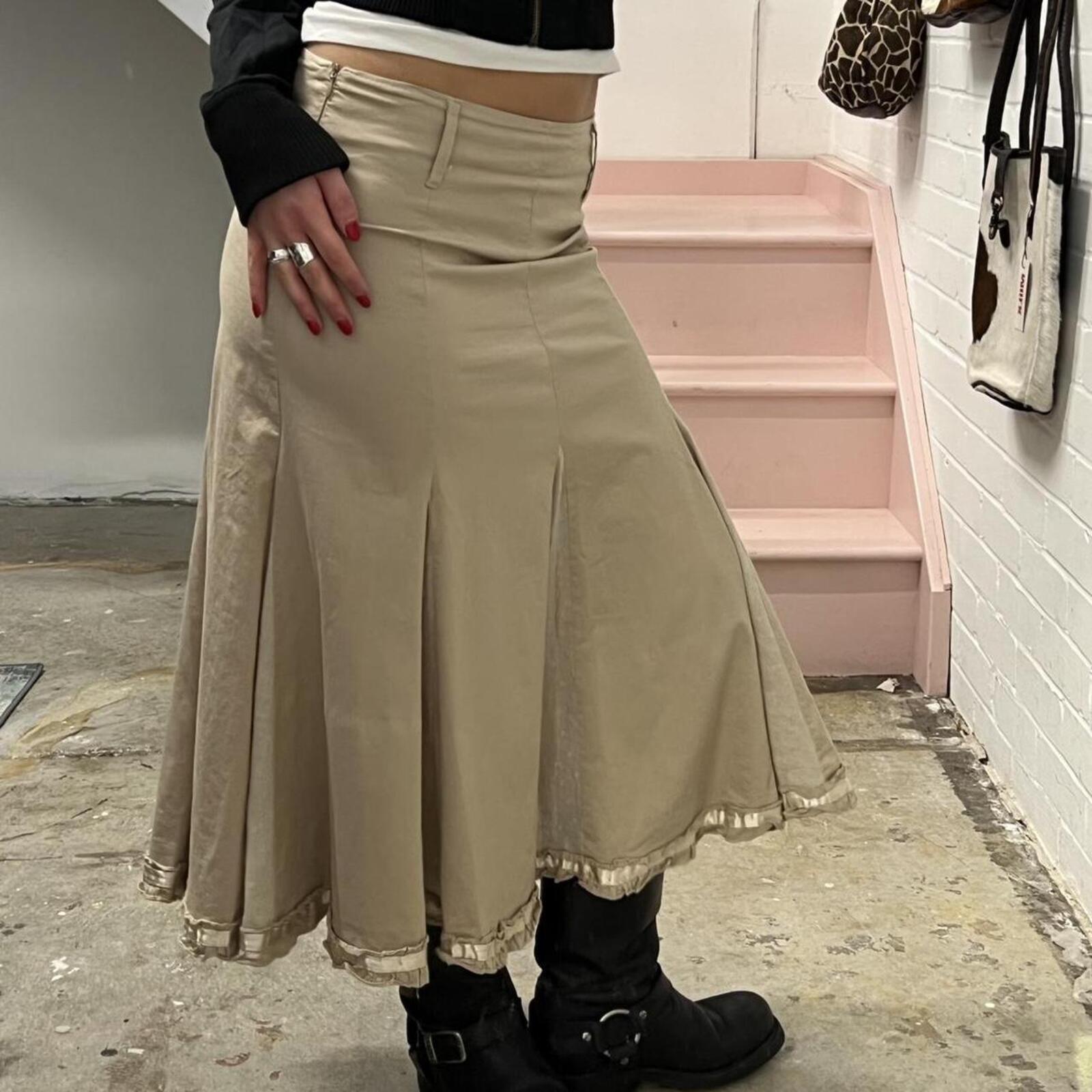 Cream low rise pleated vintage maxi skirt with embroidered panels