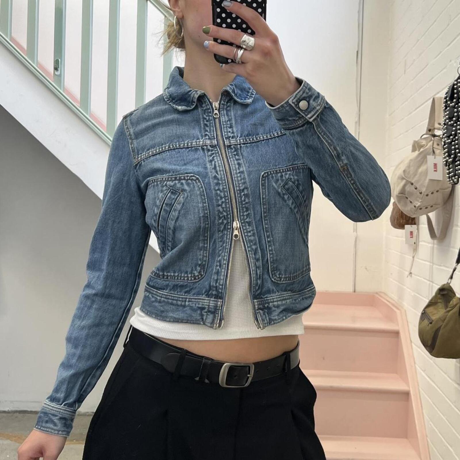 Mid wash zip up fitted vintage denim jacket with dual zip