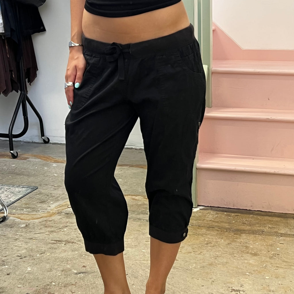 Guess black cinched cargo capris