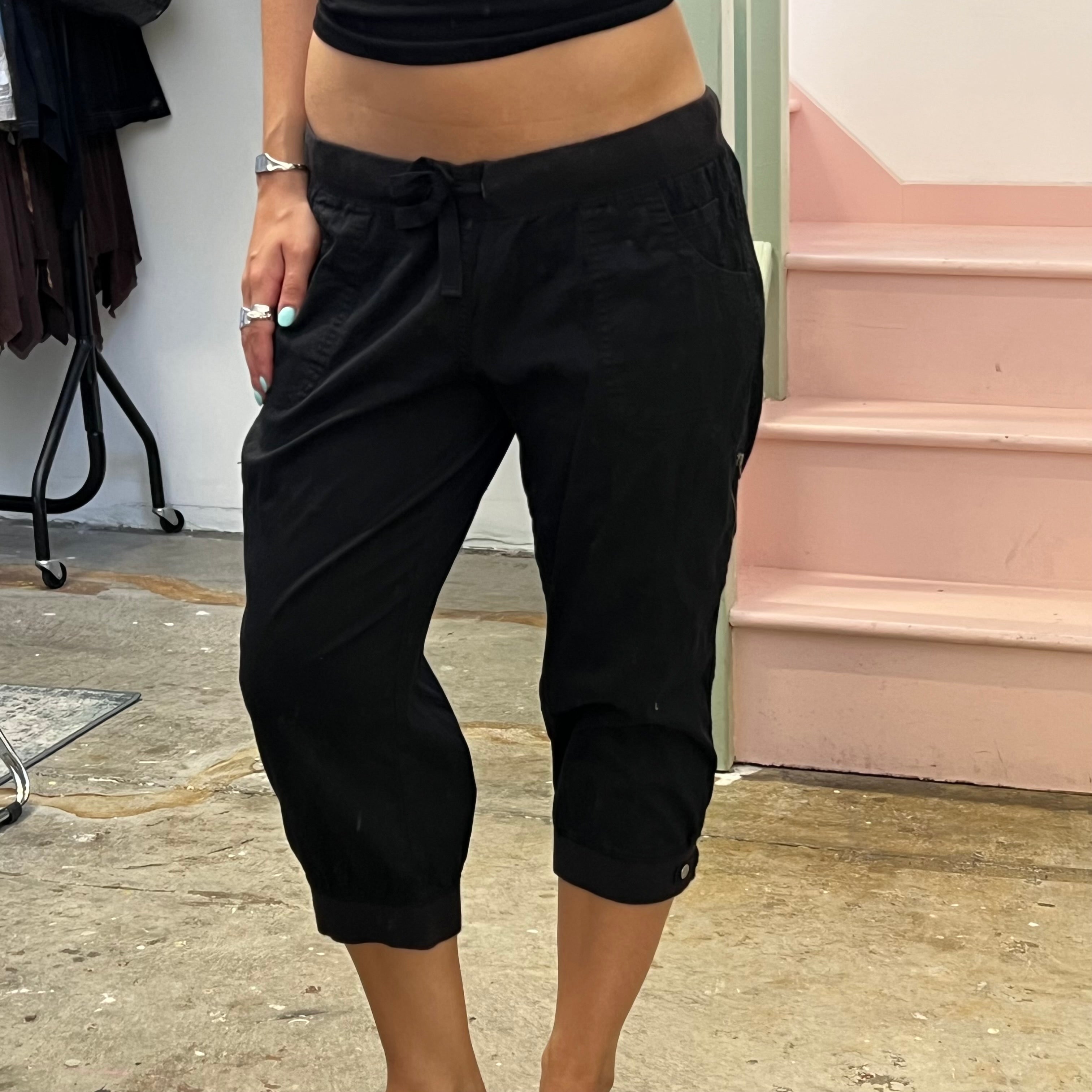 Guess black cinched cargo capris