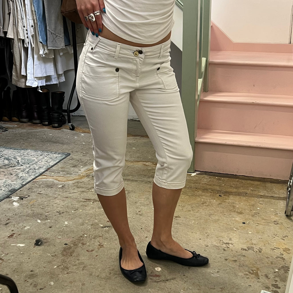 White fitted denim capris