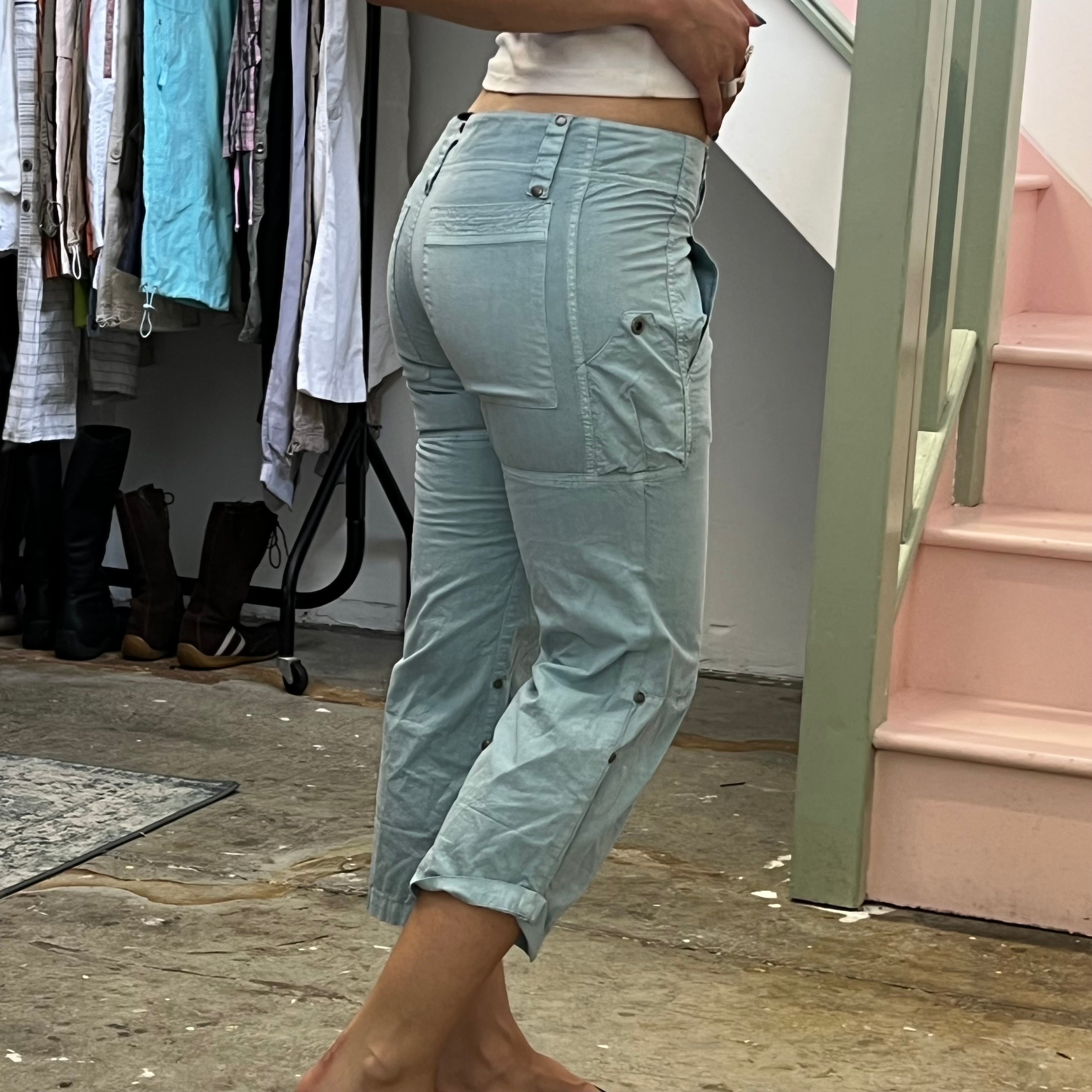 Fishbone baby blue fitted capris