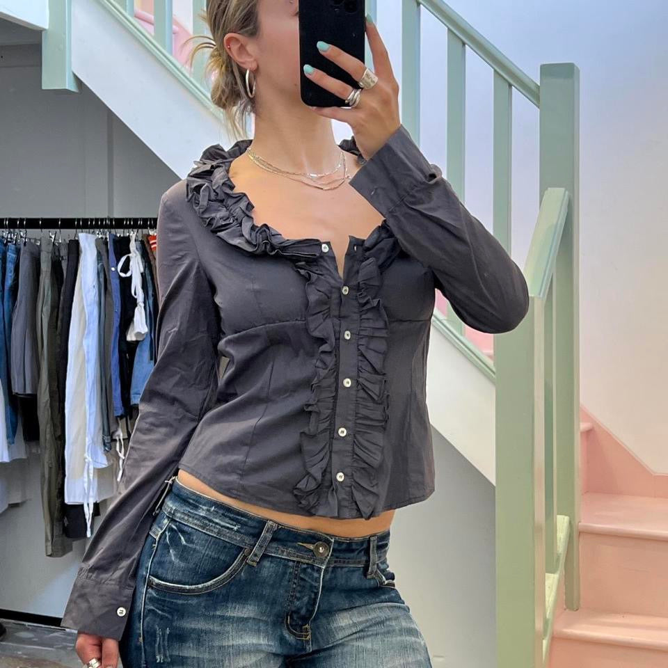 Grey fitted ruffle shirt