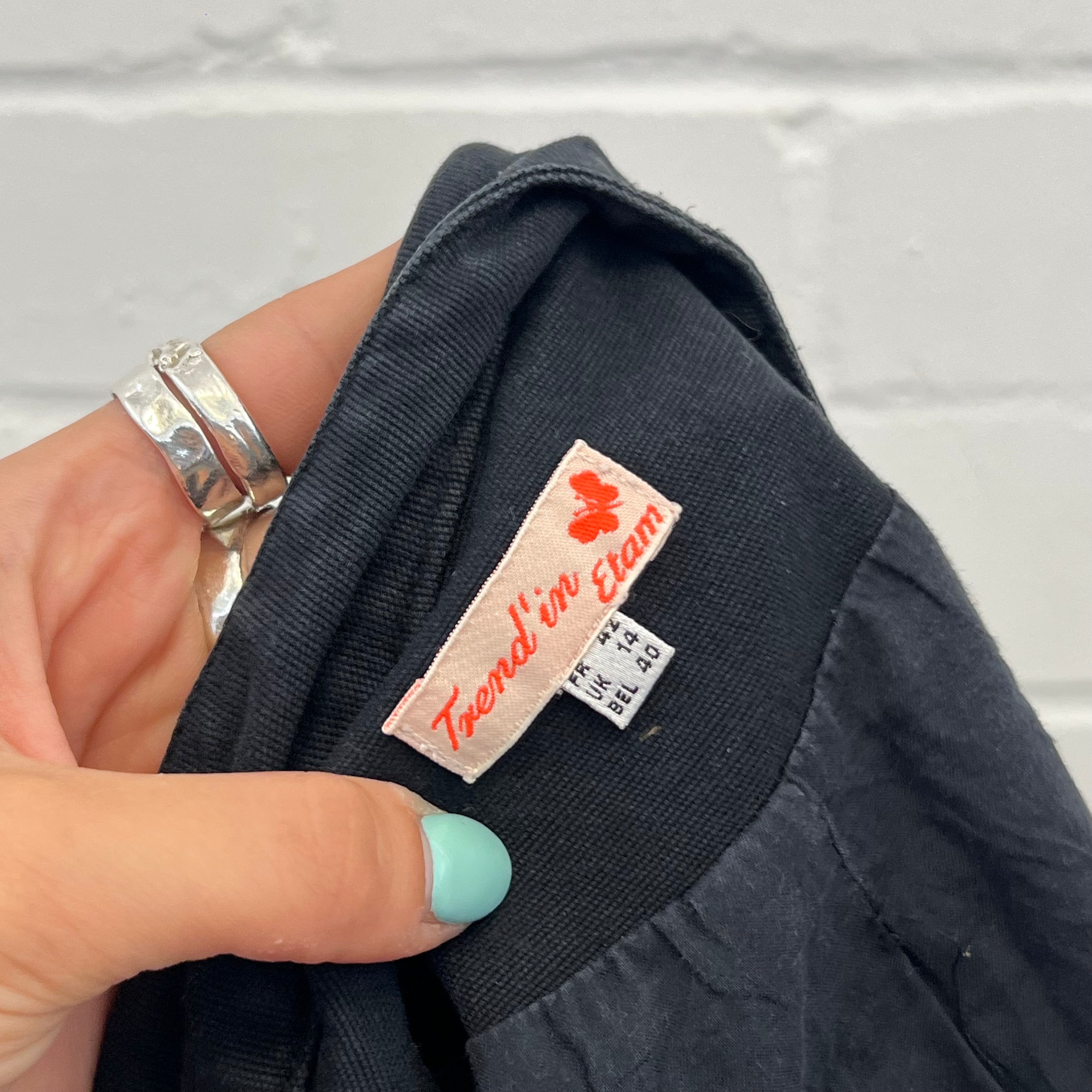 Black fitted belted cotton jacket