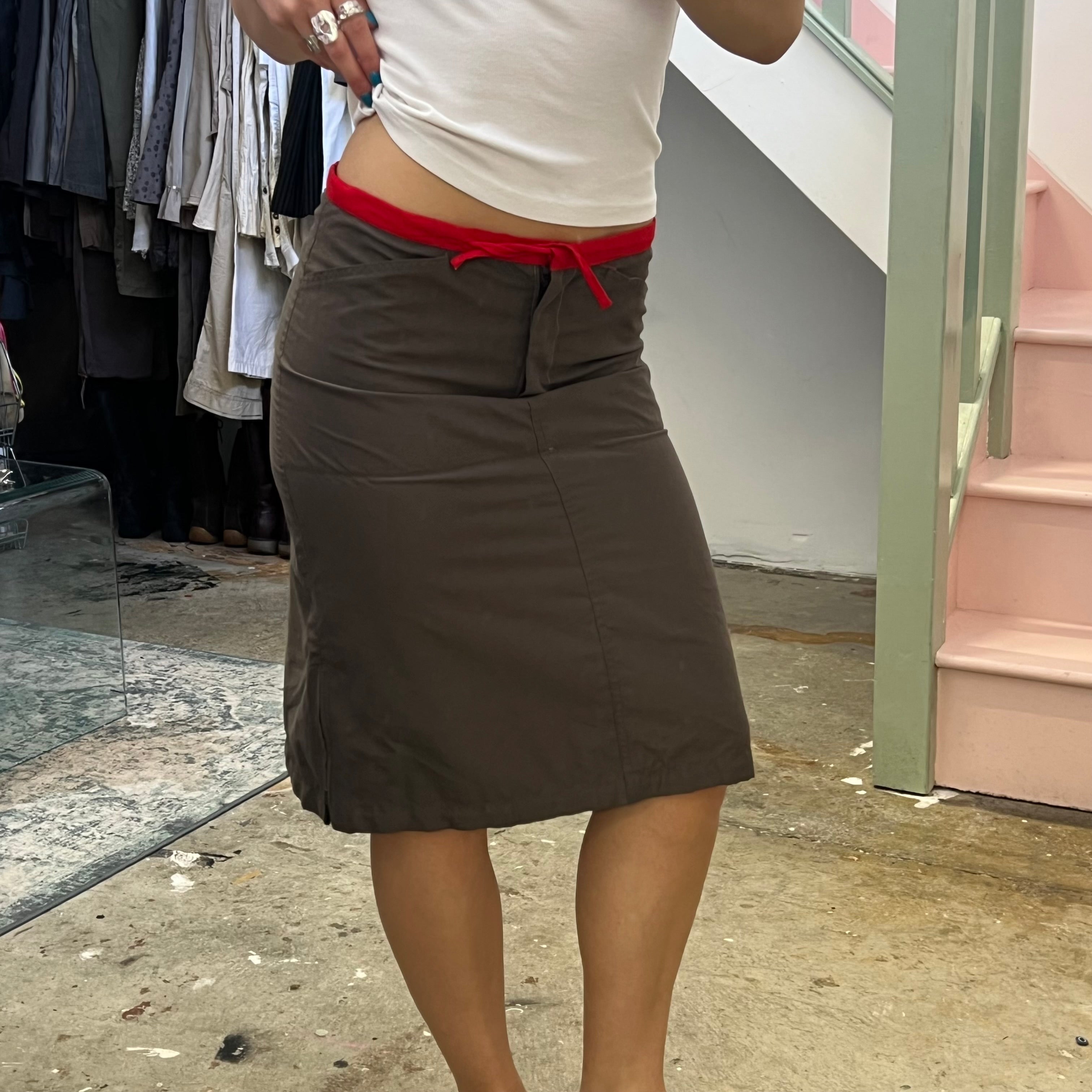 Khaki fitted cargo midi skirt with red trim