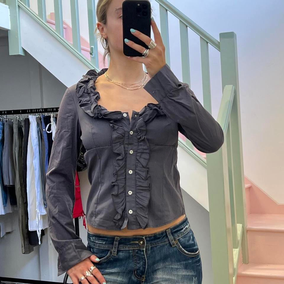 Grey fitted ruffle shirt