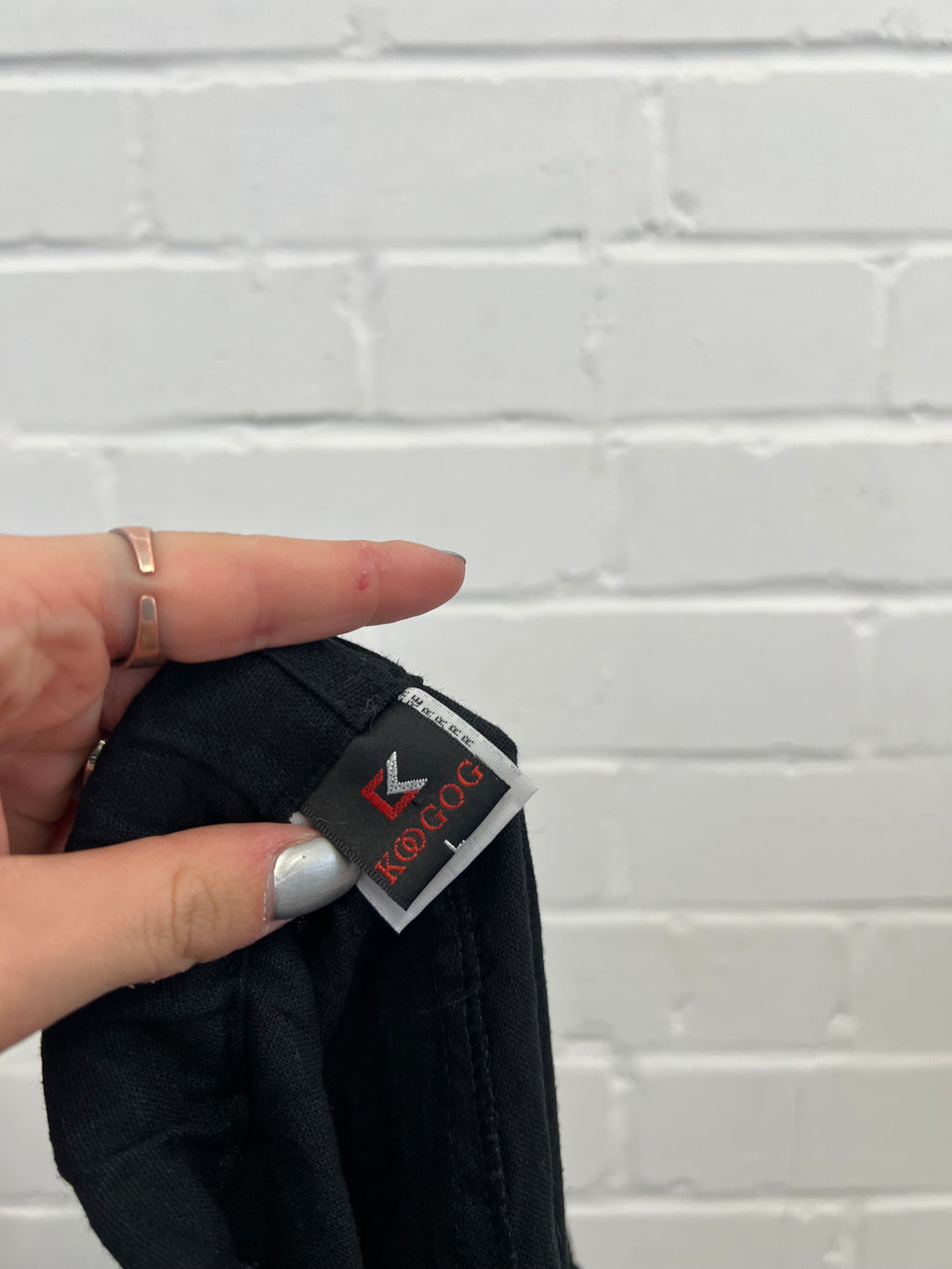 Black linen capris