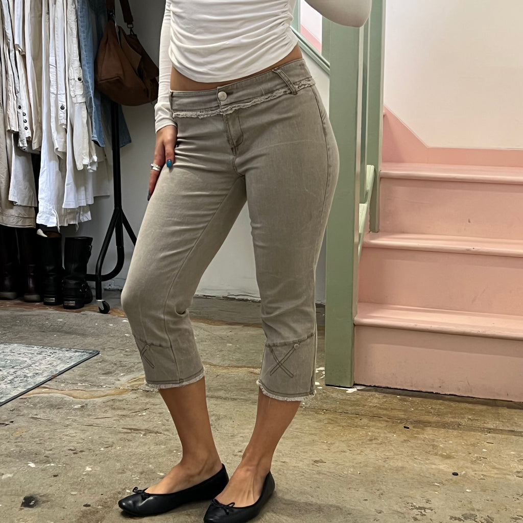 Grey denim fitted capris