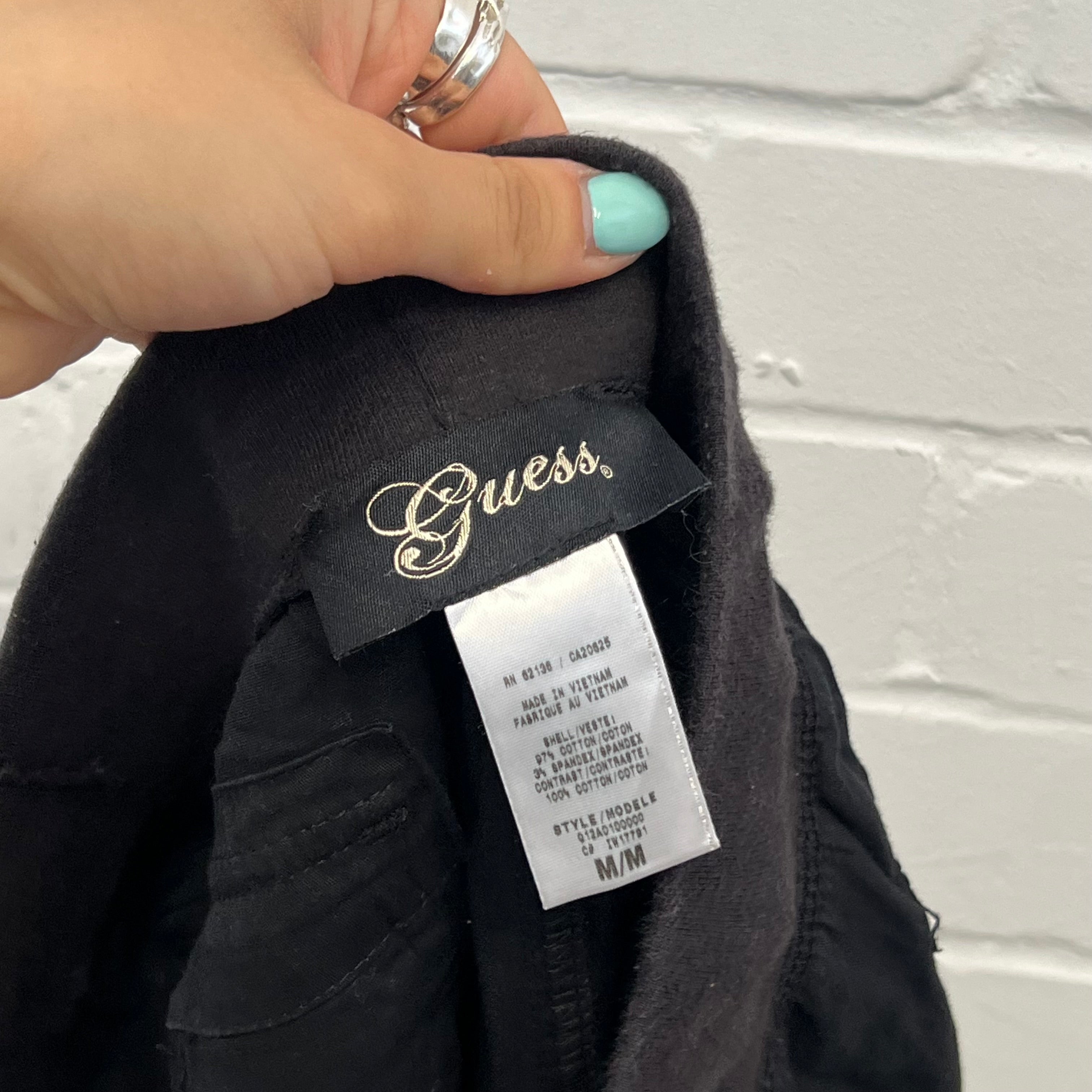 Guess black cinched cargo capris